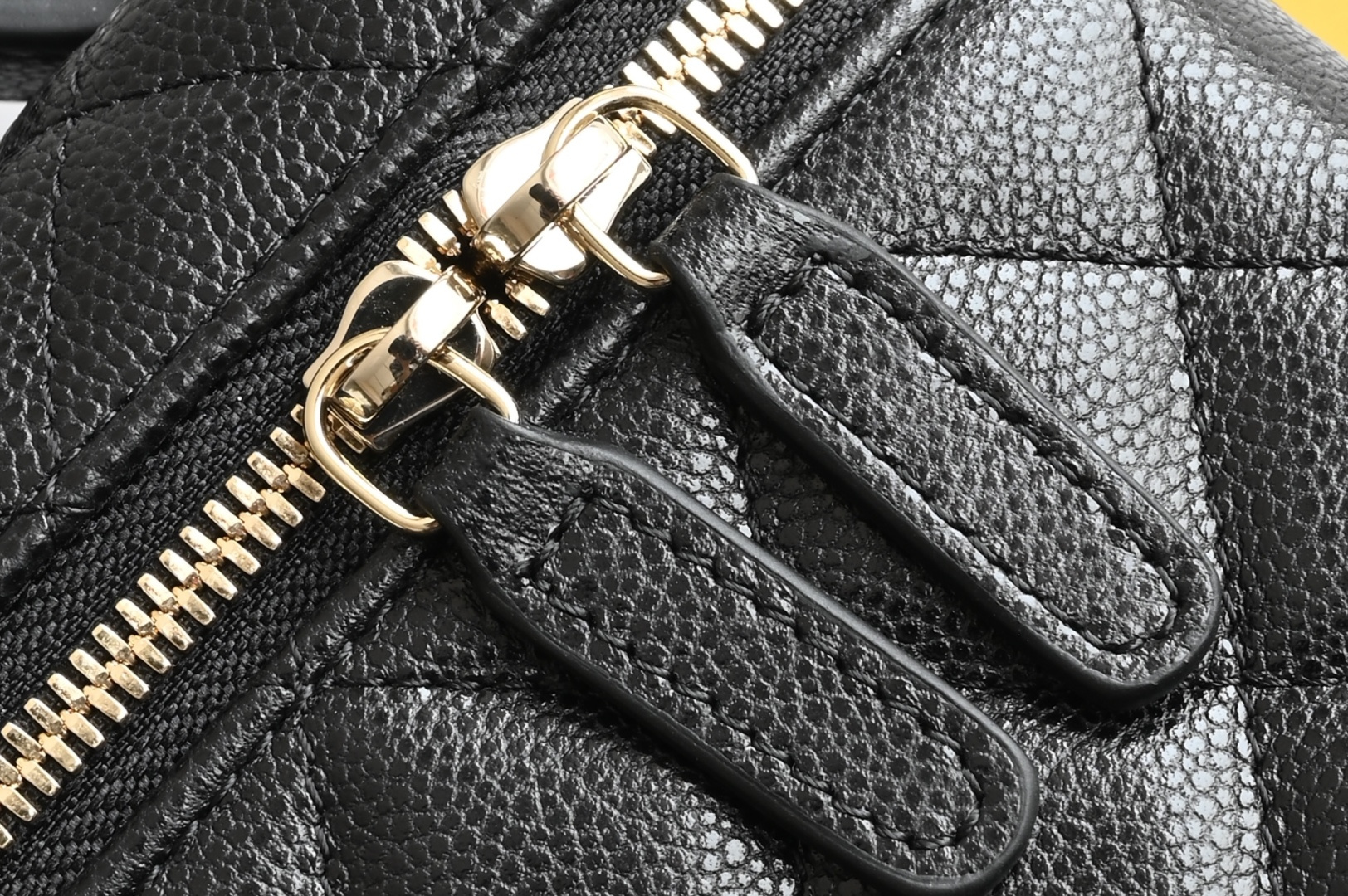 白金版▪️正品级 包装如图全新到货🆕𝗖𝗵𝗮𝗻𝗲𝟭 𝟮𝟱𝐂𝖫𝖯盒子手拿包 黑色♥ 专柜售价𝟤𝟨𝟧𝟢𝟢𝗋𝗆𝖻