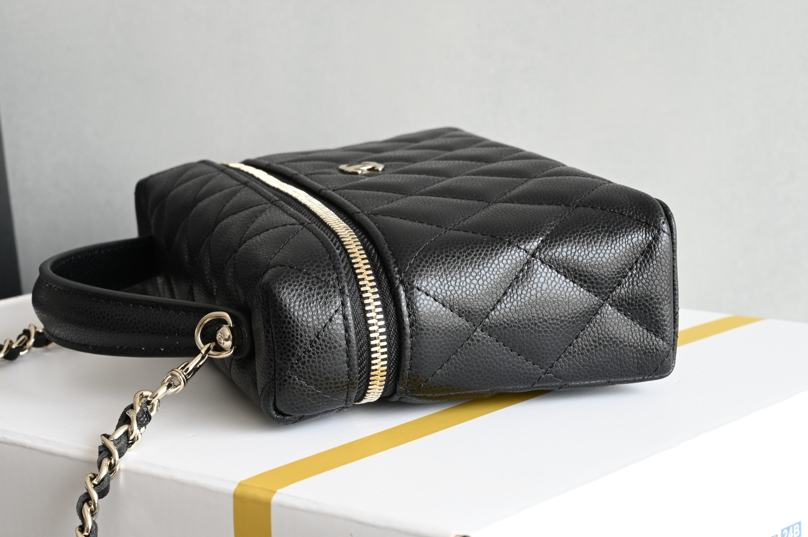 白金版▪️正品级 包装如图全新到货🆕𝗖𝗵𝗮𝗻𝗲𝟭 𝟮𝟱𝐂𝖫𝖯盒子手拿包 黑色♥ 专柜售价𝟤𝟨𝟧𝟢𝟢𝗋𝗆𝖻