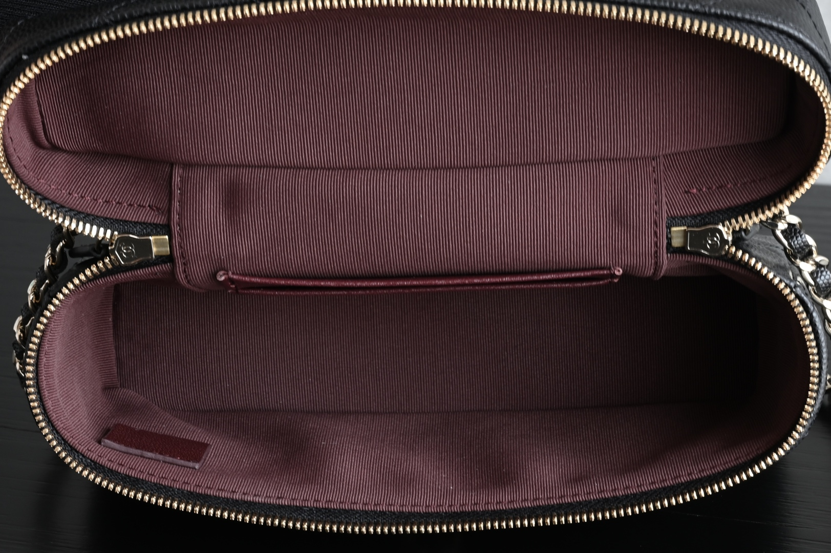 白金版▪️正品级 包装如图全新到货🆕𝗖𝗵𝗮𝗻𝗲𝟭 𝟮𝟱𝐂𝖫𝖯盒子手拿包 黑色♥ 专柜售价𝟤𝟨𝟧𝟢𝟢𝗋𝗆𝖻