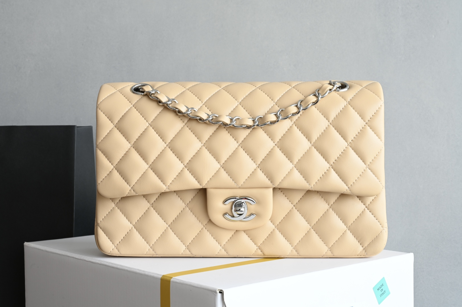 🌼白金版▪️正品级 包装如图全新发售‼️最新版𝙲𝙵系列专柜售价𝟾𝟺𝟸𝟹𝟶购入开发➠𝙲𝚕𝚊𝚜𝚜𝚒𝚌 𝙵𝚕𝚊