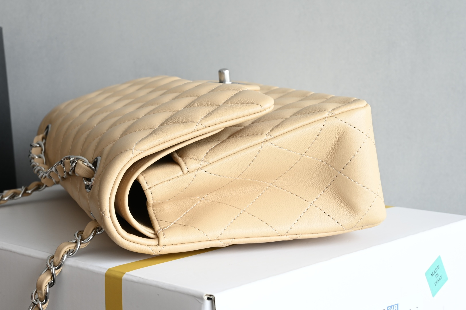 🌼白金版▪️正品级 包装如图全新发售‼️最新版𝙲𝙵系列专柜售价𝟾𝟺𝟸𝟹𝟶购入开发➠𝙲𝚕𝚊𝚜𝚜𝚒𝚌 𝙵𝚕𝚊