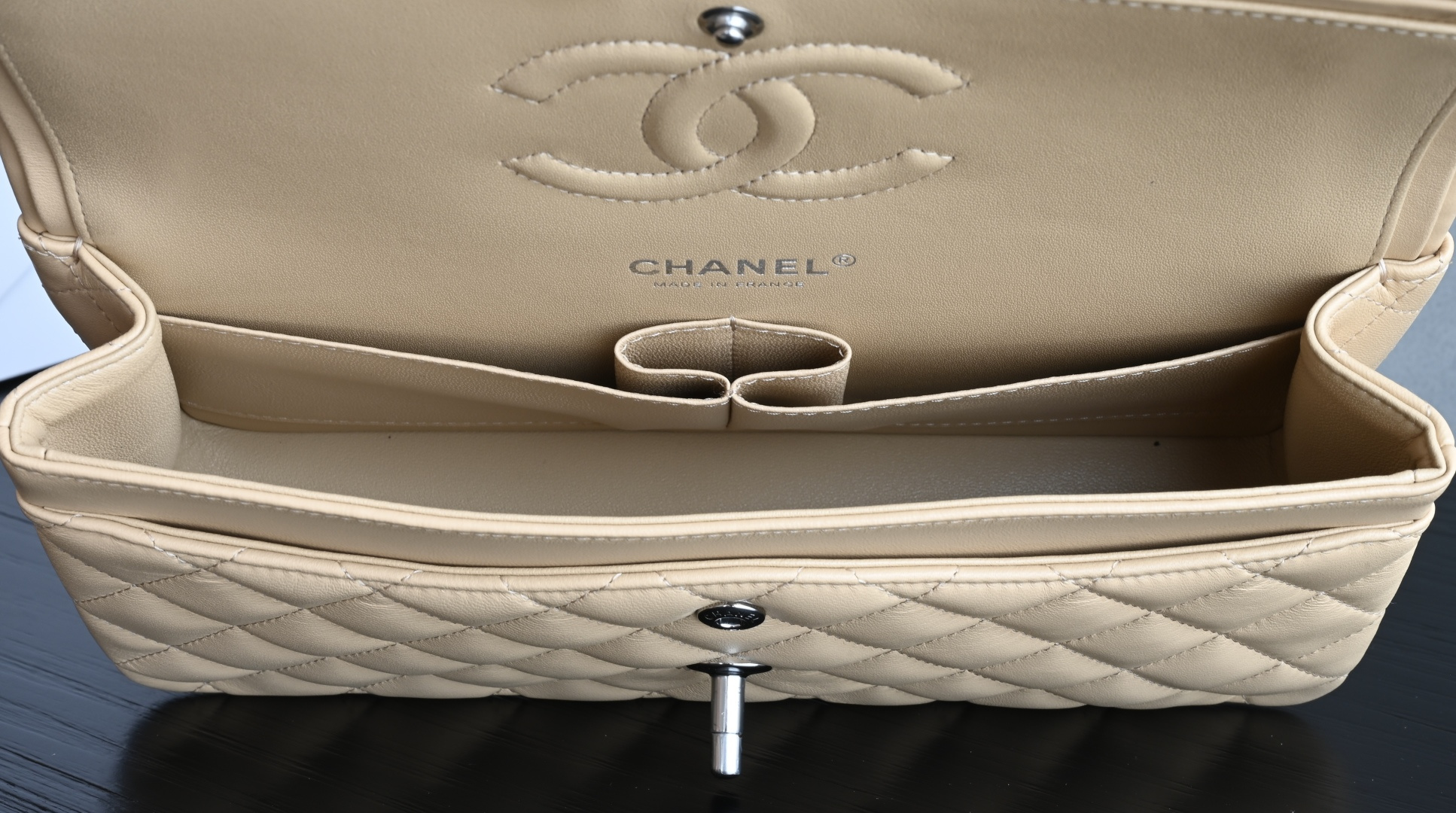 🌼白金版▪️正品级 包装如图全新发售‼️最新版𝙲𝙵系列专柜售价𝟾𝟺𝟸𝟹𝟶购入开发➠𝙲𝚕𝚊𝚜𝚜𝚒𝚌 𝙵𝚕𝚊