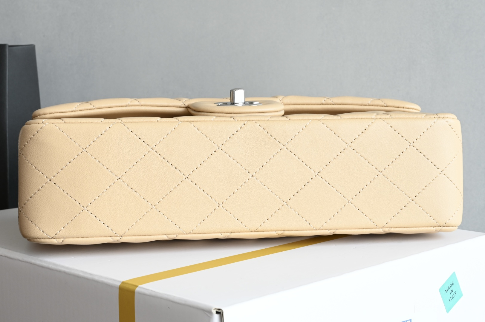 🌼白金版▪️正品级 包装如图全新发售‼️最新版𝙲𝙵系列专柜售价𝟾𝟺𝟸𝟹𝟶购入开发➠𝙲𝚕𝚊𝚜𝚜𝚒𝚌 𝙵𝚕𝚊