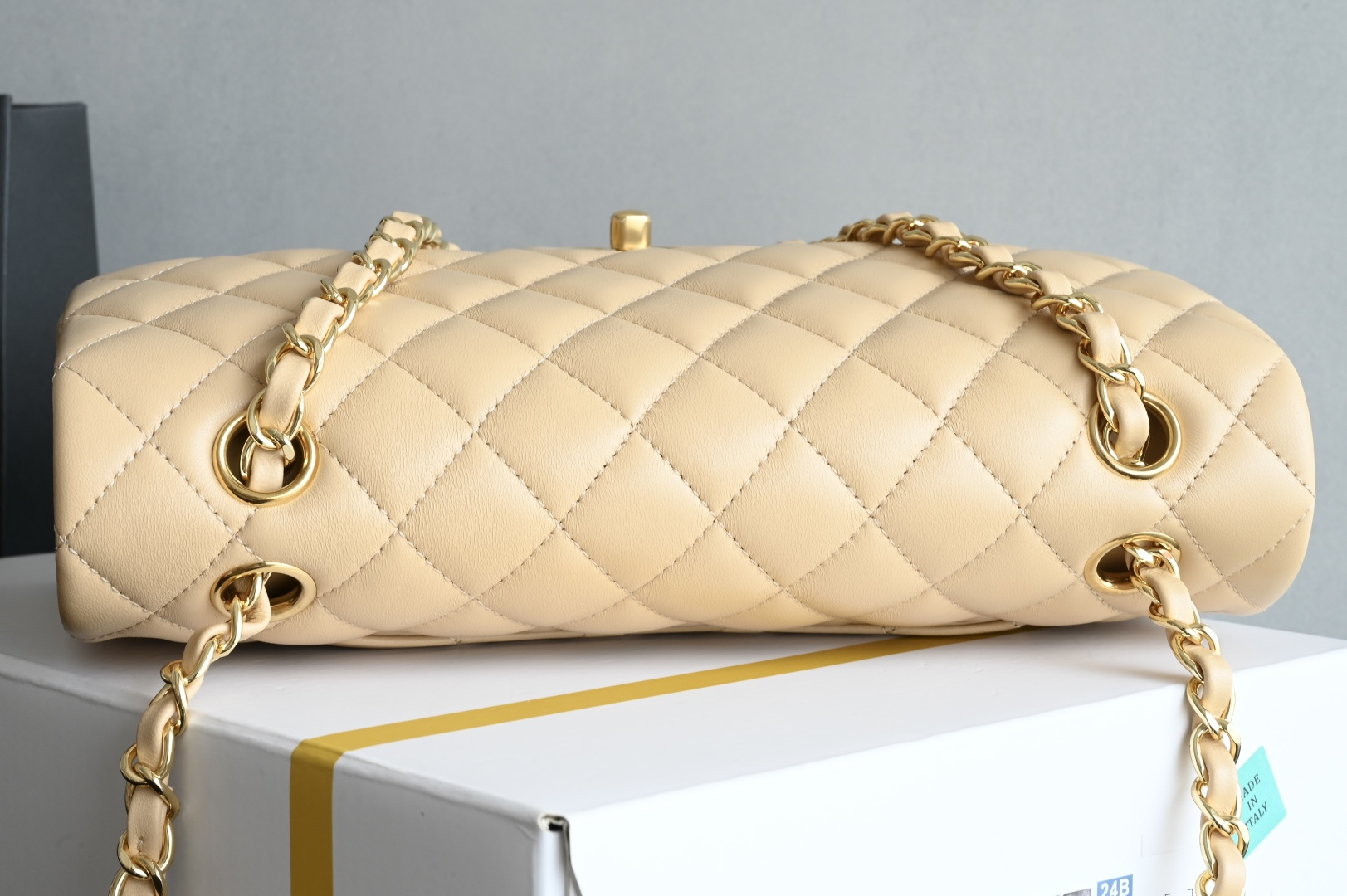 🌼白金版▪️正品级 包装如图全新发售‼️最新版𝙲𝙵系列专柜售价𝟾𝟺𝟸𝟹𝟶购入开发➠𝙲𝚕𝚊𝚜𝚜𝚒𝚌 𝙵𝚕𝚊