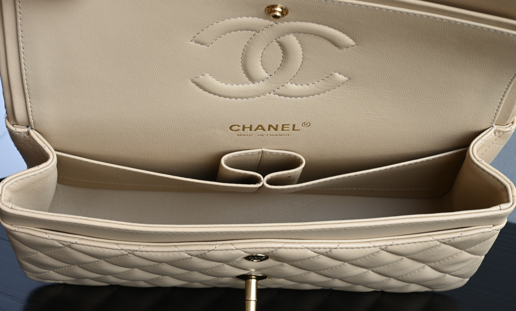 🌼白金版▪️正品级 包装如图全新发售‼️最新版𝙲𝙵系列专柜售价𝟾𝟺𝟸𝟹𝟶购入开发➠𝙲𝚕𝚊𝚜𝚜𝚒𝚌 𝙵𝚕𝚊