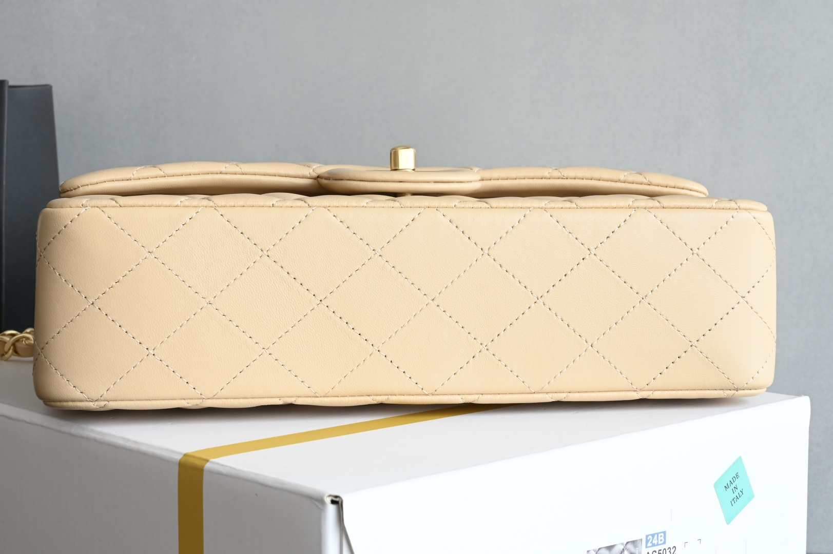 🌼白金版▪️正品级 包装如图全新发售‼️最新版𝙲𝙵系列专柜售价𝟾𝟺𝟸𝟹𝟶购入开发➠𝙲𝚕𝚊𝚜𝚜𝚒𝚌 𝙵𝚕𝚊