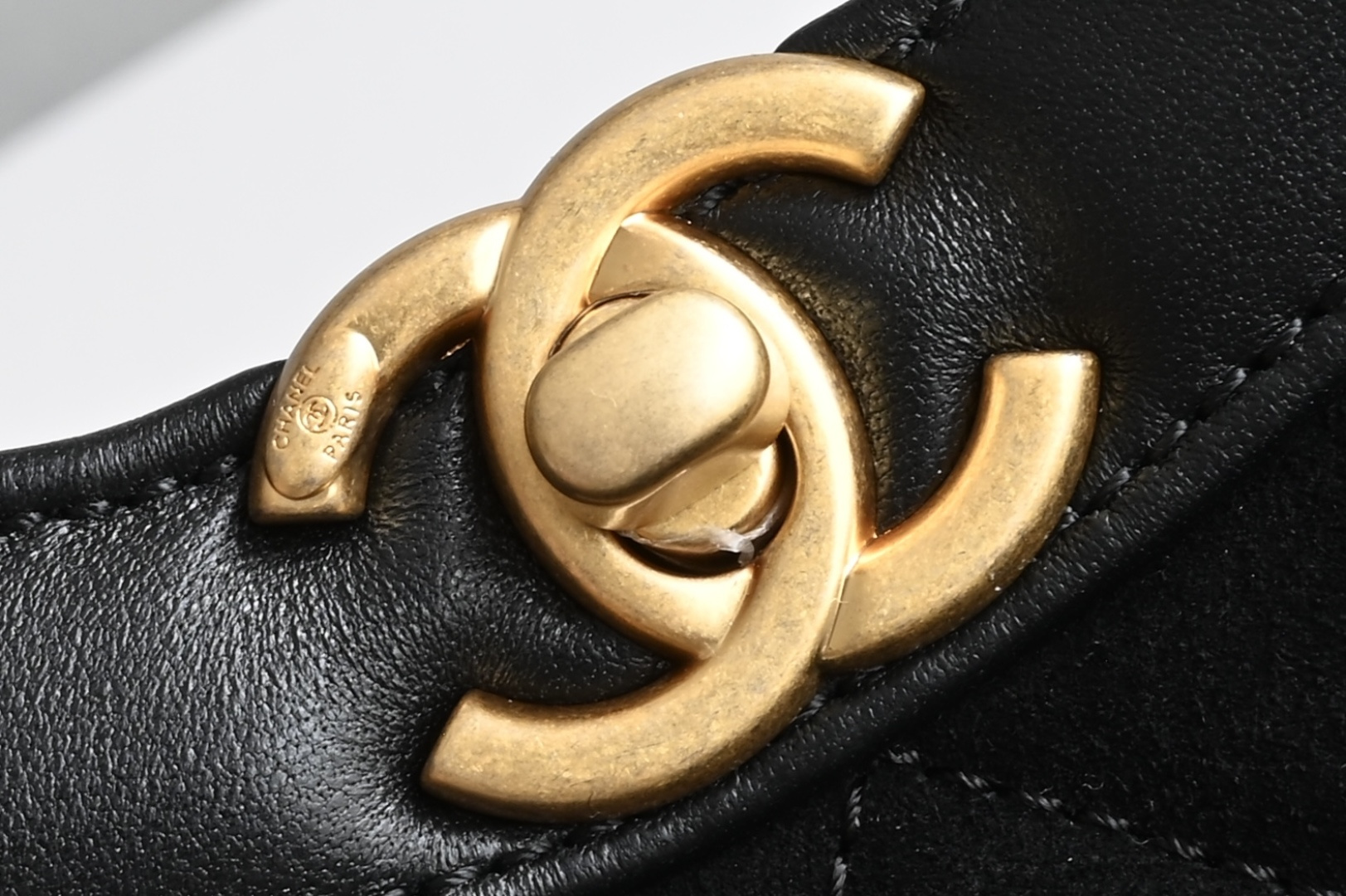 白金版▪️正品级 包装如图全新到货‼️𝗖𝗵𝗮𝗻𝗲𝟭 𝟮𝟓𝐏 全新版本𝟥𝟣𝖡𝖺𝗀 𝖬𝗂𝗇𝗂麂皮黑色 链条可