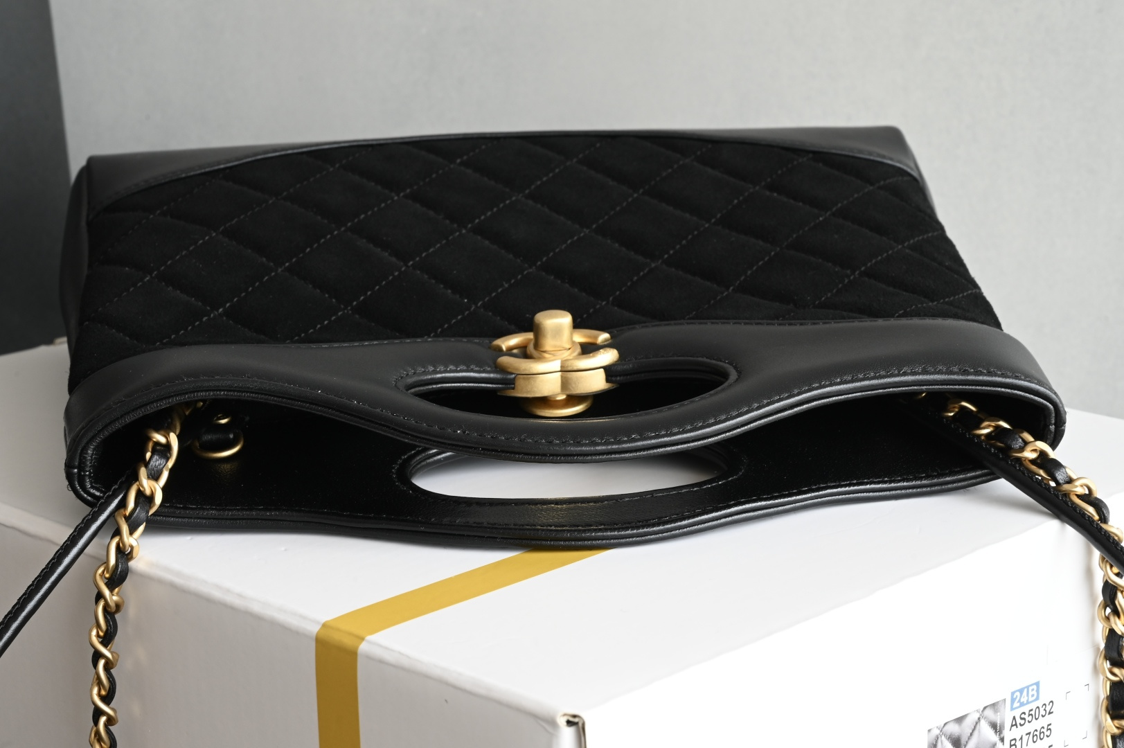 白金版▪️正品级 包装如图全新到货‼️𝗖𝗵𝗮𝗻𝗲𝟭 𝟮𝟓𝐏 全新版本𝟥𝟣𝖡𝖺𝗀 𝖬𝗂𝗇𝗂麂皮黑色 链条可