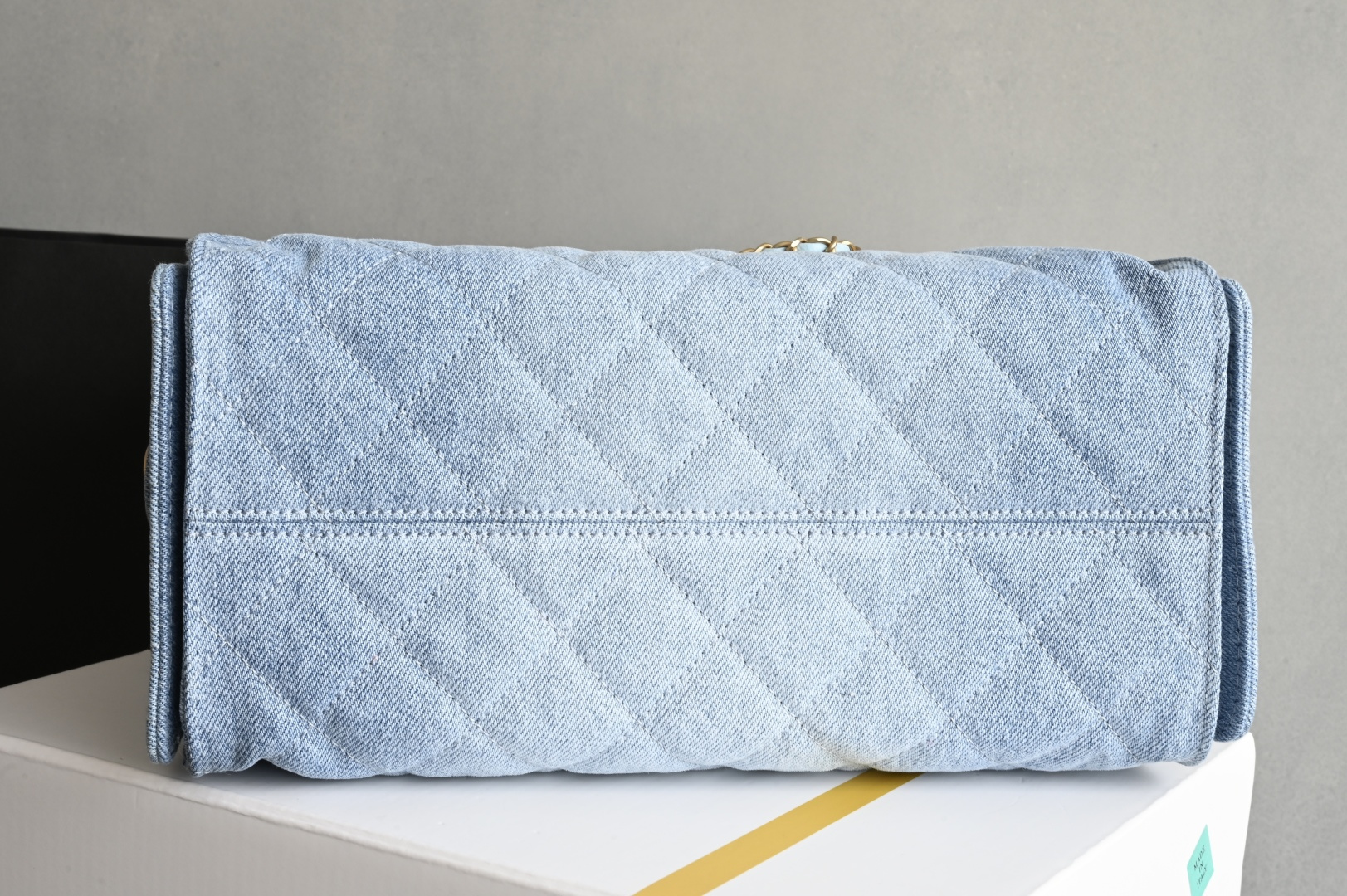 白金版▪️正品级 包装如图全新到货🆕𝗖𝗵𝗮𝗻𝗲𝟭 𝟮𝟱𝗕𝗮𝗴嬉皮𝗁𝗈𝖻𝗈小号 牛仔蓝专柜售价𝟦𝟥𝟢𝟢𝟢𝗋