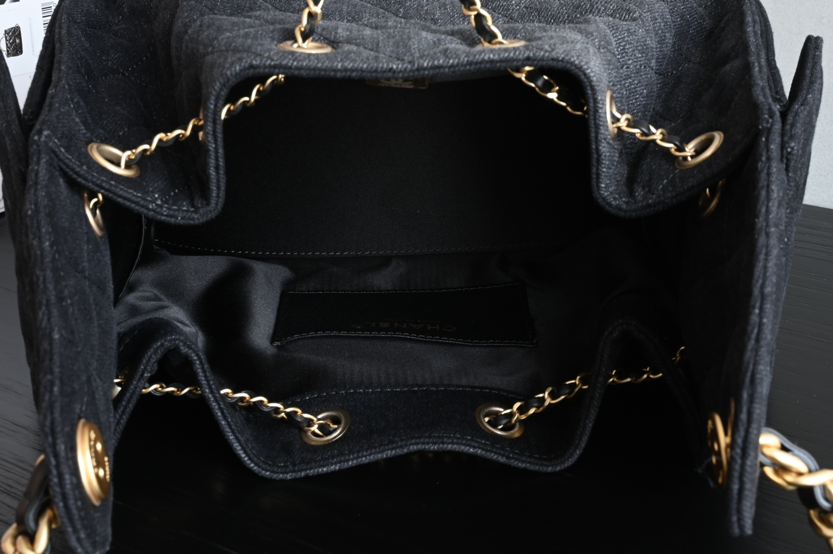 白金版▪️正品级 包装如图全新到货🆕𝗖𝗵𝗮𝗻𝗲𝟭 𝟮𝟱𝗕𝗮𝗴嬉皮𝗁𝗈𝖻𝗈小号 黑牛仔专柜售价𝟦𝟥𝟢𝟢𝟢𝗋