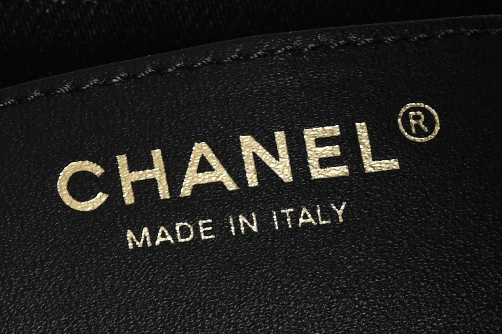 白金版▪️正品级 包装如图全新到货🆕𝗖𝗵𝗮𝗻𝗲𝟭 𝟮𝟱𝗕𝗮𝗴嬉皮𝗁𝗈𝖻𝗈小号 黑牛仔专柜售价𝟦𝟥𝟢𝟢𝟢𝗋