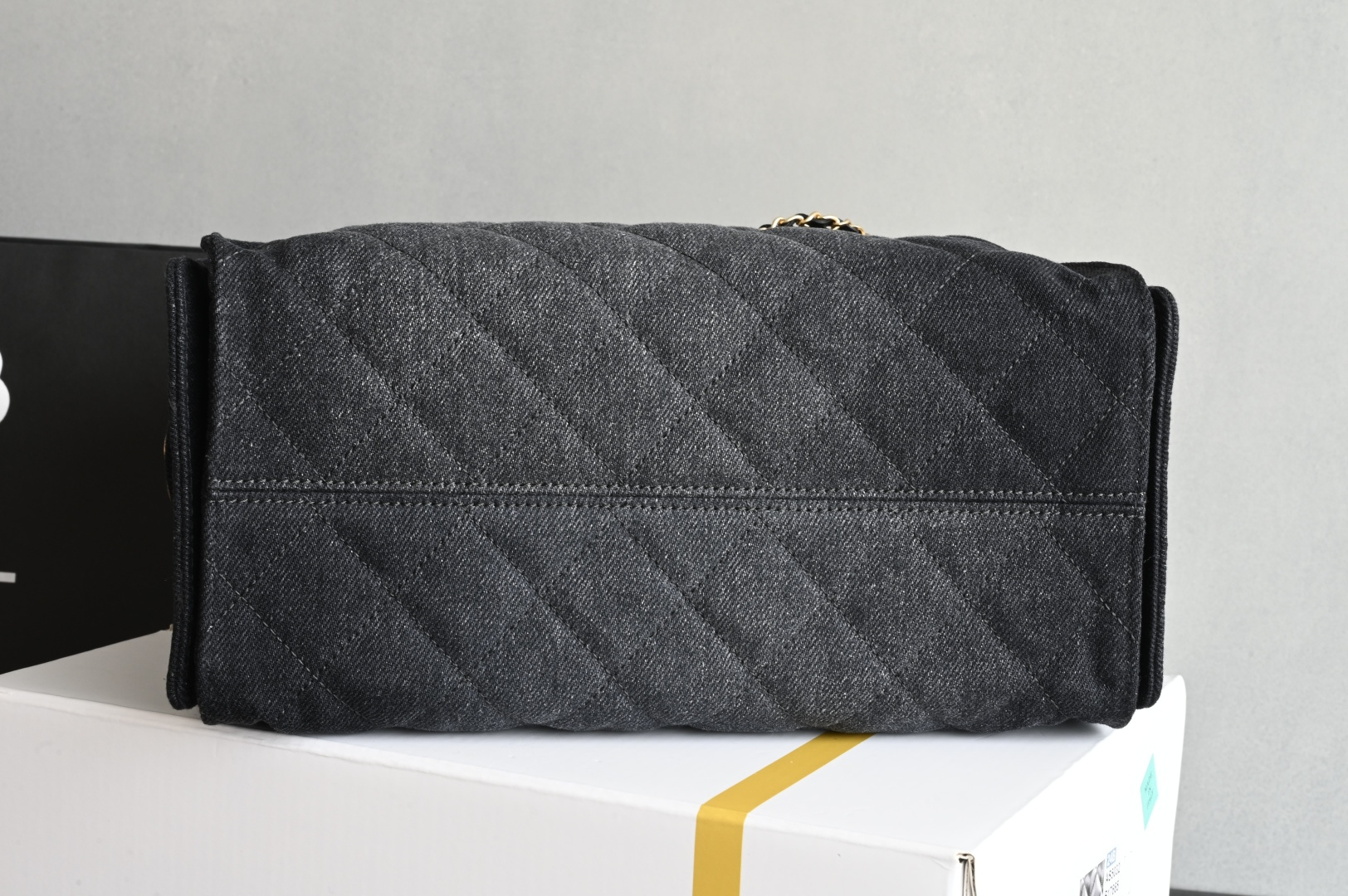 白金版▪️正品级 包装如图全新到货🆕𝗖𝗵𝗮𝗻𝗲𝟭 𝟮𝟱𝗕𝗮𝗴嬉皮𝗁𝗈𝖻𝗈小号 黑牛仔专柜售价𝟦𝟥𝟢𝟢𝟢𝗋