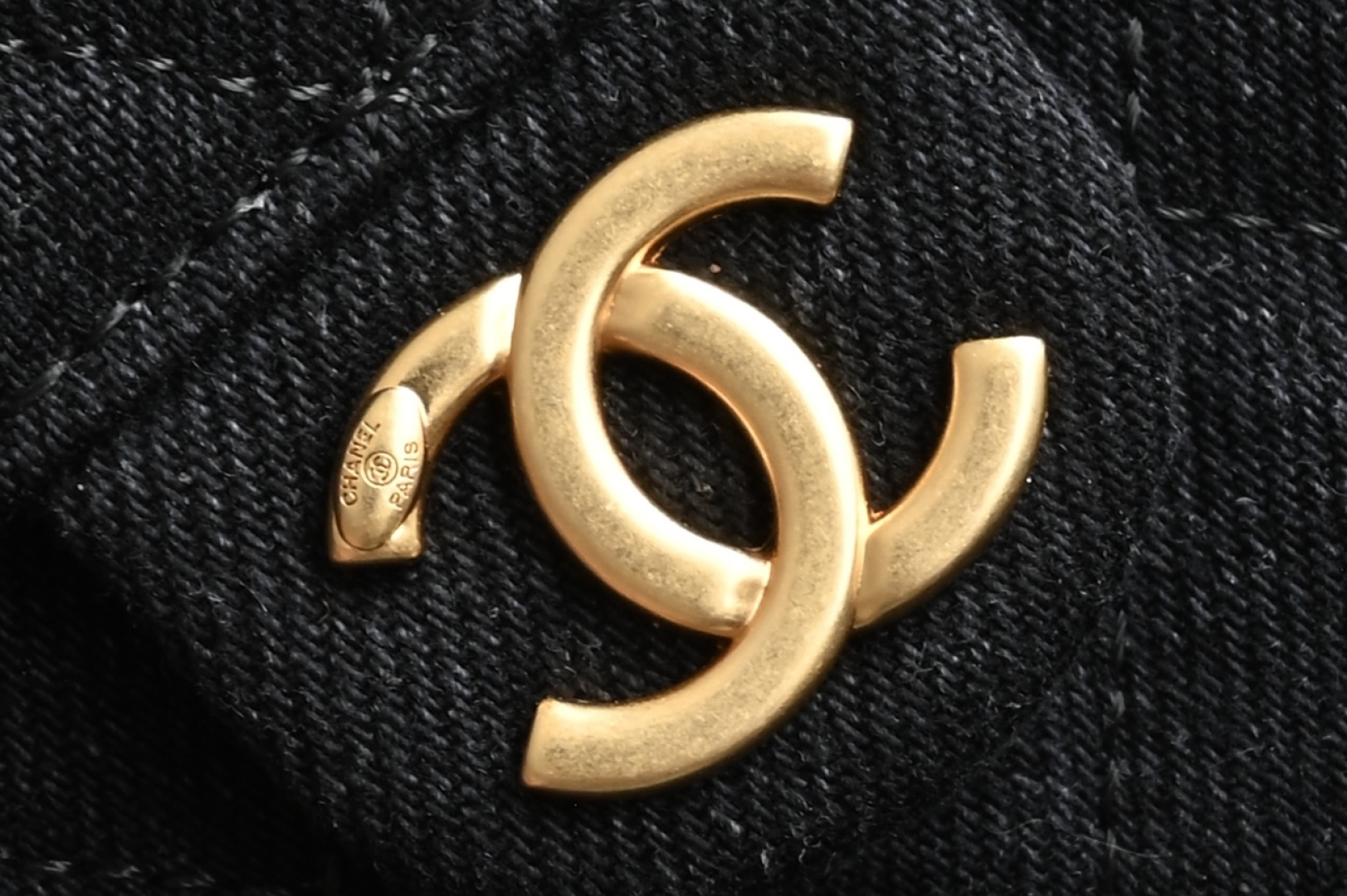 白金版▪️正品级 包装如图全新到货🆕𝗖𝗵𝗮𝗻𝗲𝟭 𝟮𝟱𝗕𝗮𝗴嬉皮𝗁𝗈𝖻𝗈小号 黑牛仔专柜售价𝟦𝟥𝟢𝟢𝟢𝗋