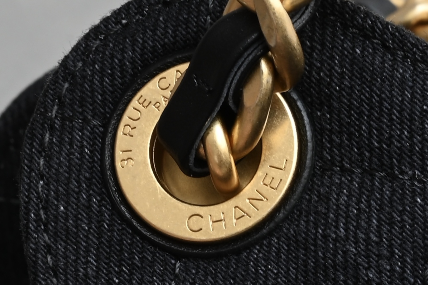 白金版▪️正品级 包装如图全新到货🆕𝗖𝗵𝗮𝗻𝗲𝟭 𝟮𝟱𝗕𝗮𝗴嬉皮𝗁𝗈𝖻𝗈小号 黑牛仔专柜售价𝟦𝟥𝟢𝟢𝟢𝗋