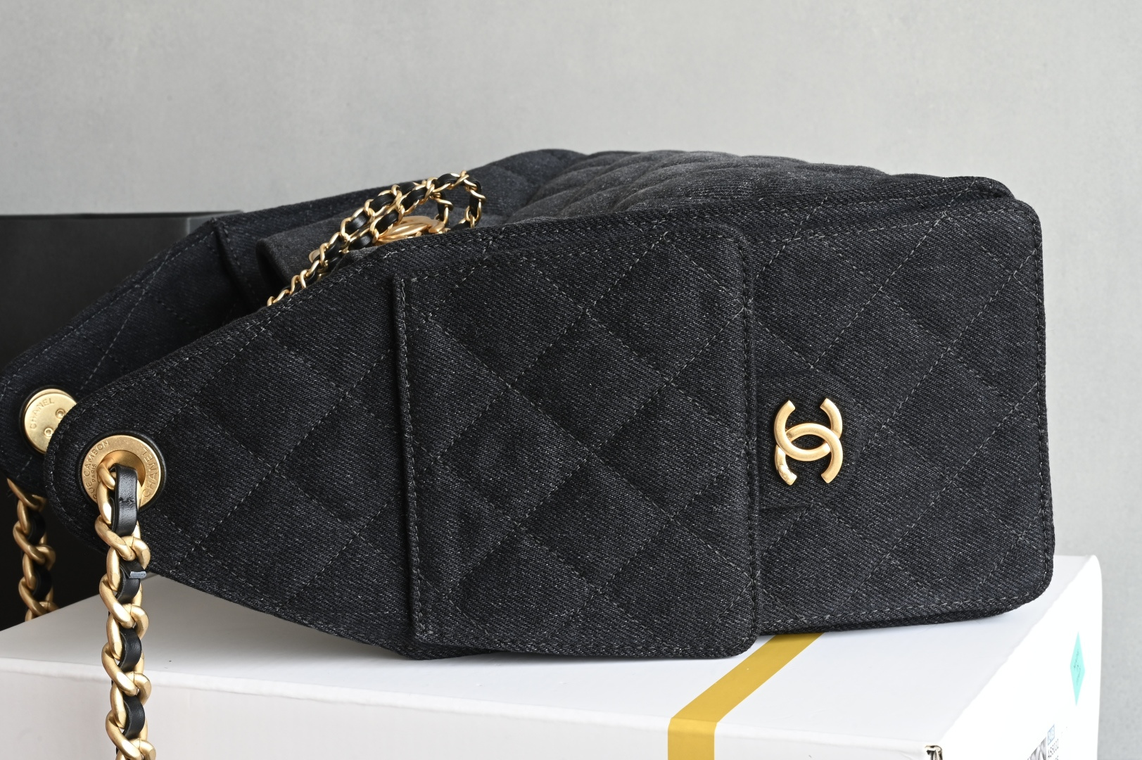 白金版▪️正品级 包装如图全新到货🆕𝗖𝗵𝗮𝗻𝗲𝟭 𝟮𝟱𝗕𝗮𝗴嬉皮𝗁𝗈𝖻𝗈小号 黑牛仔专柜售价𝟦𝟥𝟢𝟢𝟢𝗋