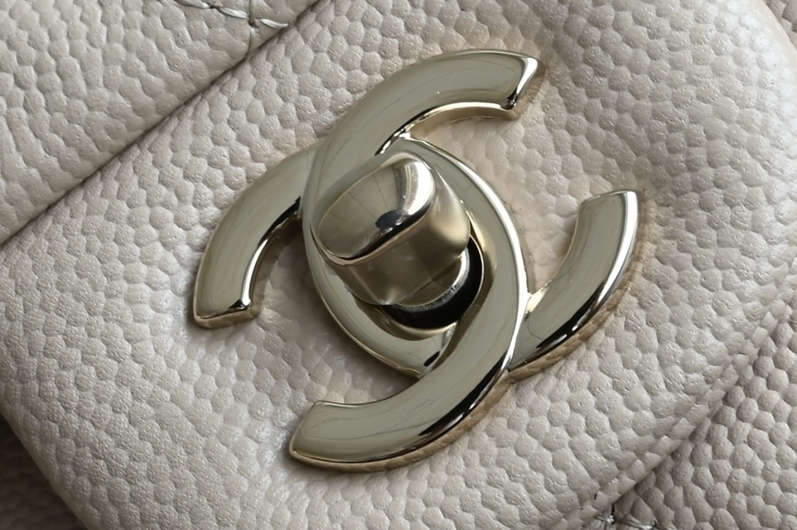 🌼白金版▪️正品级 包装如图𝐂𝐡𝐚𝐧𝐞𝐥 𝐂𝐅 升级版 奶茶全名Classic Fla0 尺寸： 15.