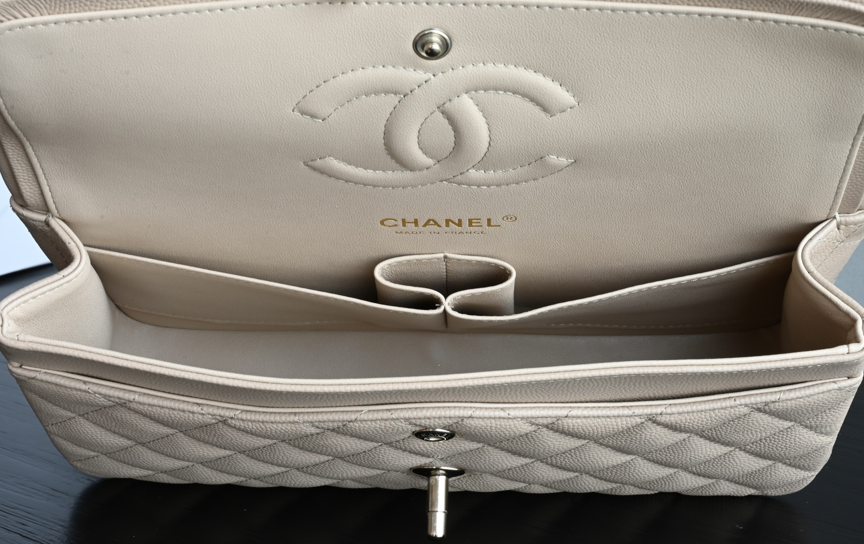 🌼白金版▪️正品级 包装如图𝐂𝐡𝐚𝐧𝐞𝐥 𝐂𝐅 升级版 奶茶全名Classic Fla0 尺寸： 15.