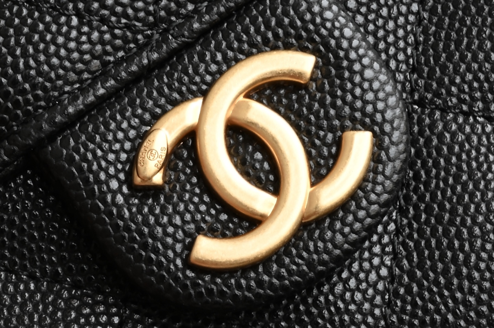 白金版▪️正品级 包装如图全新到货🆕𝗖𝗵𝗮𝗻𝗲𝟭 𝟮𝟱𝗰早春嬉皮购物包大号 黑色♥专柜售价𝟧𝟣𝟣𝟢𝟢𝗋𝗆