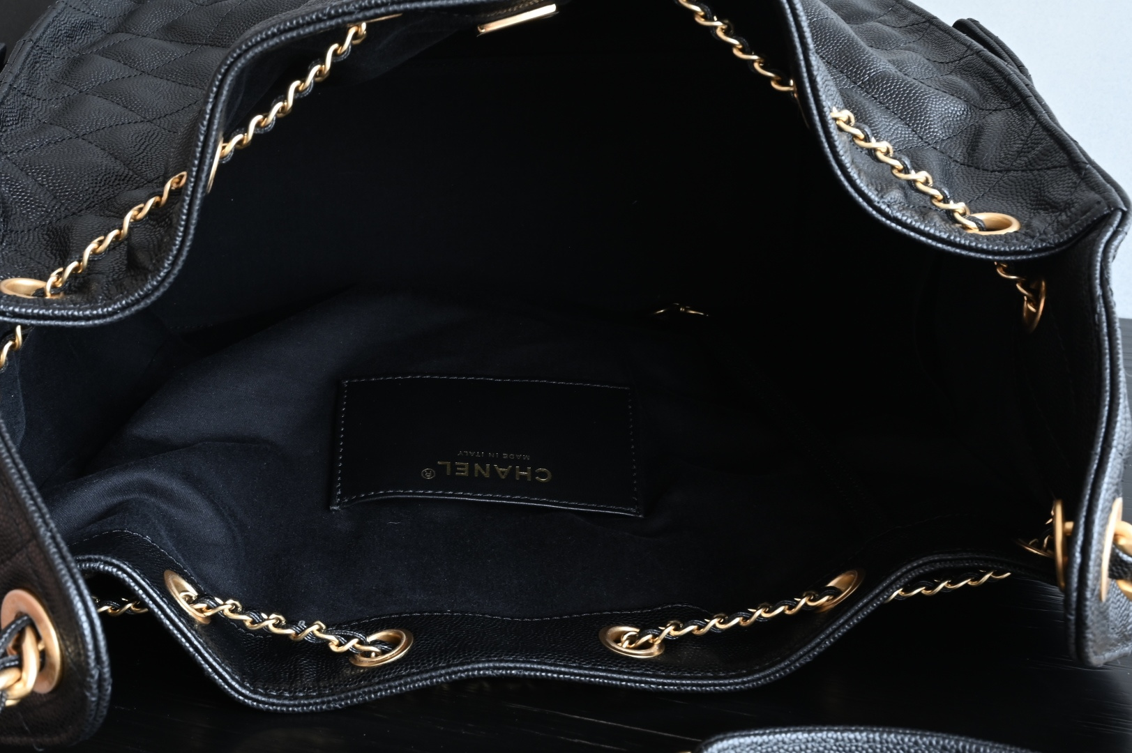 白金版▪️正品级 包装如图全新到货🆕𝗖𝗵𝗮𝗻𝗲𝟭 𝟮𝟱𝗰早春嬉皮购物包大号 黑色♥专柜售价𝟧𝟣𝟣𝟢𝟢𝗋𝗆