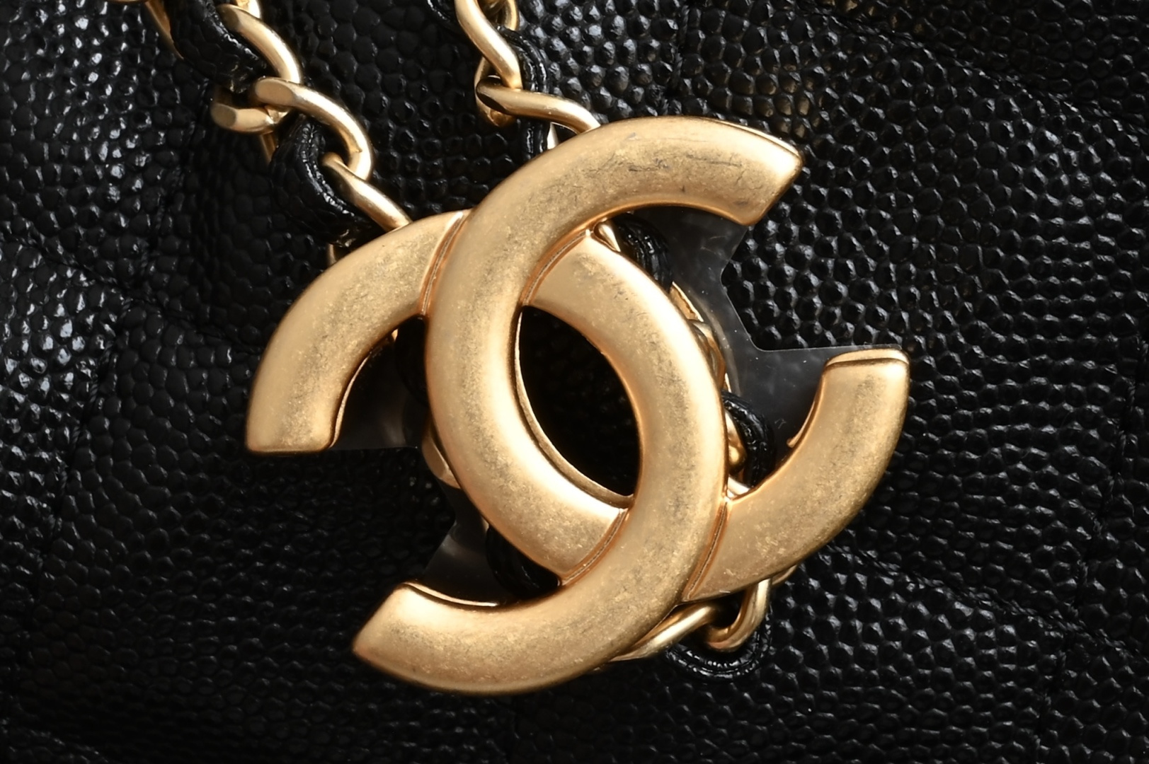 白金版▪️正品级 包装如图全新到货🆕𝗖𝗵𝗮𝗻𝗲𝟭 𝟮𝟱𝗰早春嬉皮购物包大号 黑色♥专柜售价𝟧𝟣𝟣𝟢𝟢𝗋𝗆