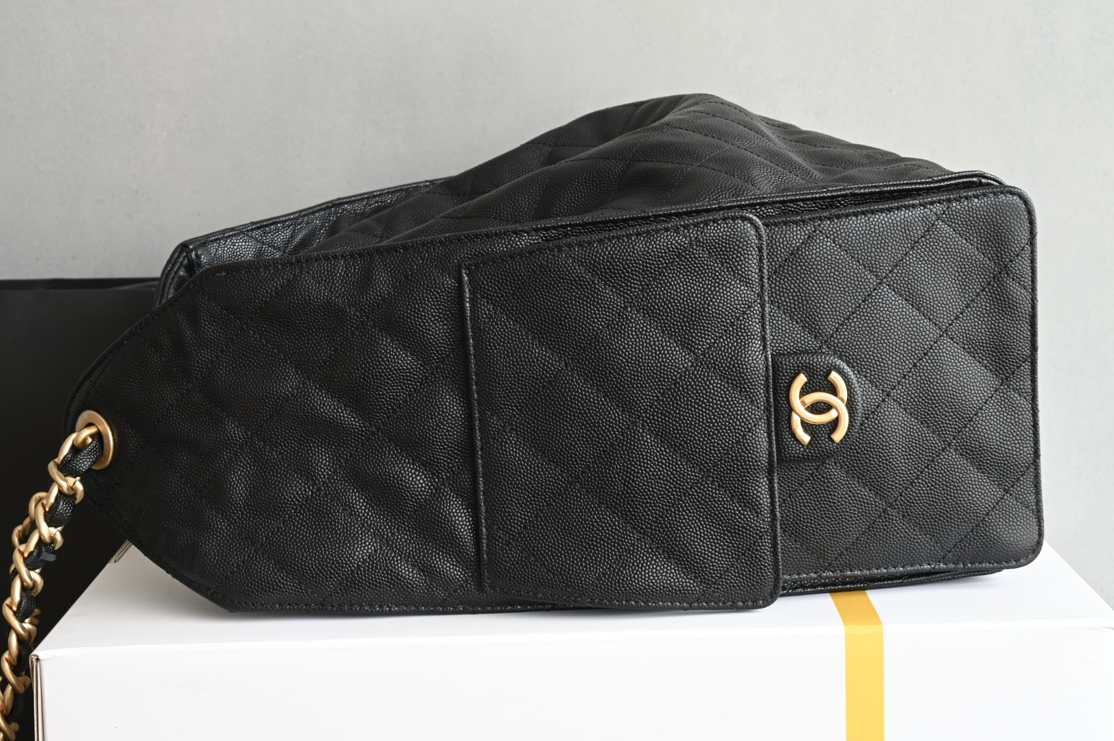 白金版▪️正品级 包装如图全新到货🆕𝗖𝗵𝗮𝗻𝗲𝟭 𝟮𝟱𝗰早春嬉皮购物包大号 黑色♥专柜售价𝟧𝟣𝟣𝟢𝟢𝗋𝗆