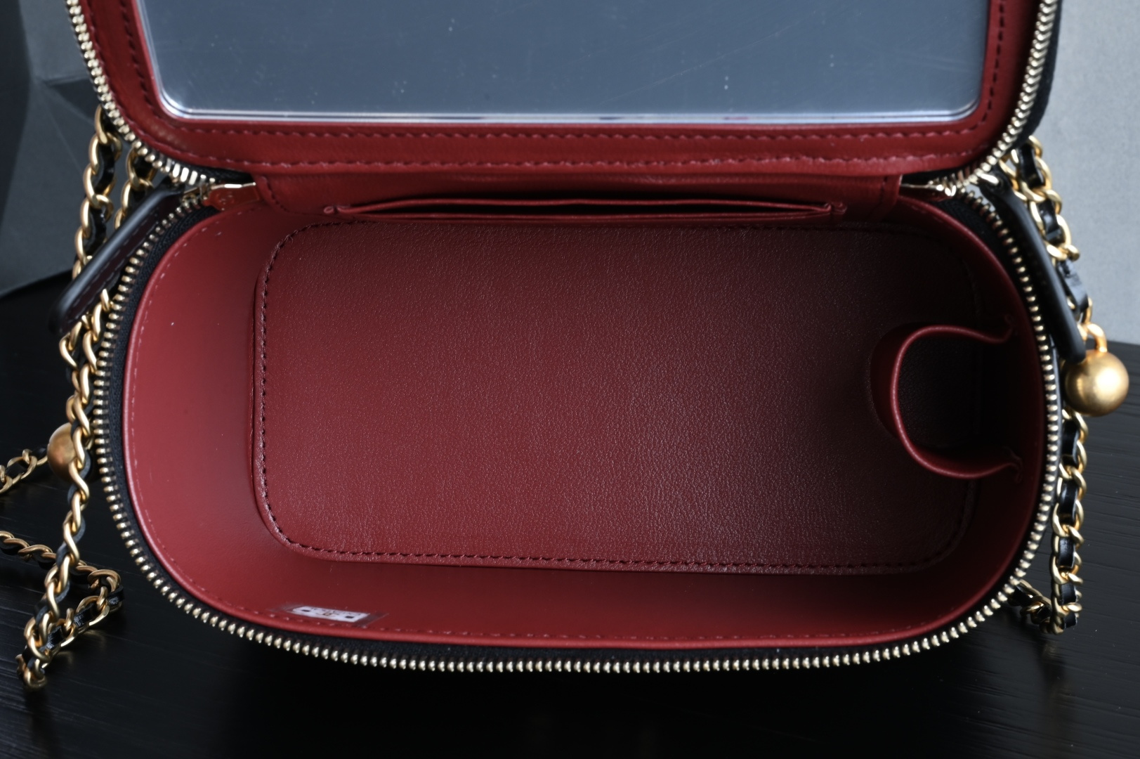 白金版▪️正品级 包装如图新品到货🆕𝗖𝗵𝗮𝗻𝗲𝟭 𝟮𝟓𝐬 返场款全新版本小金球双珠链条化妆包 小金珠链条