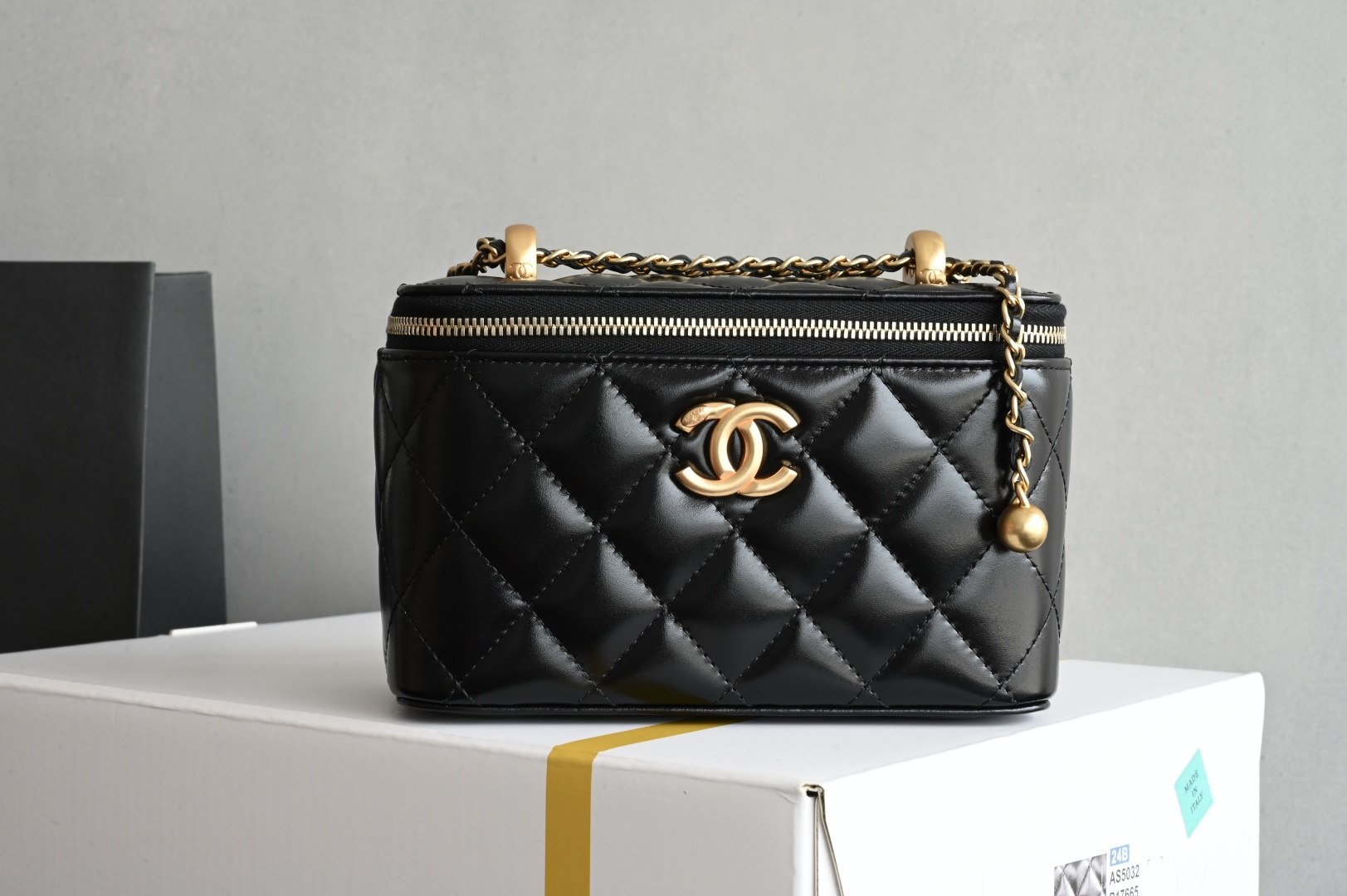 白金版▪️正品级 包装如图新品到货🆕𝗖𝗵𝗮𝗻𝗲𝟭 𝟮𝟓𝐬 返场款全新版本小金球双珠链条化妆包 小金珠链条