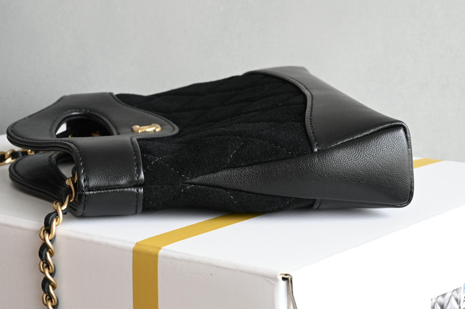 白金版▪️正品级 包装如图全新到货🆕𝗖𝗵𝗮𝗻𝗲𝟭 𝟮𝟱𝗣春夏𝖭𝖺𝗇𝗈𝟥𝟣𝖡𝖺𝗀麂皮黑色♥专柜售价𝟤𝟨𝟥𝟢