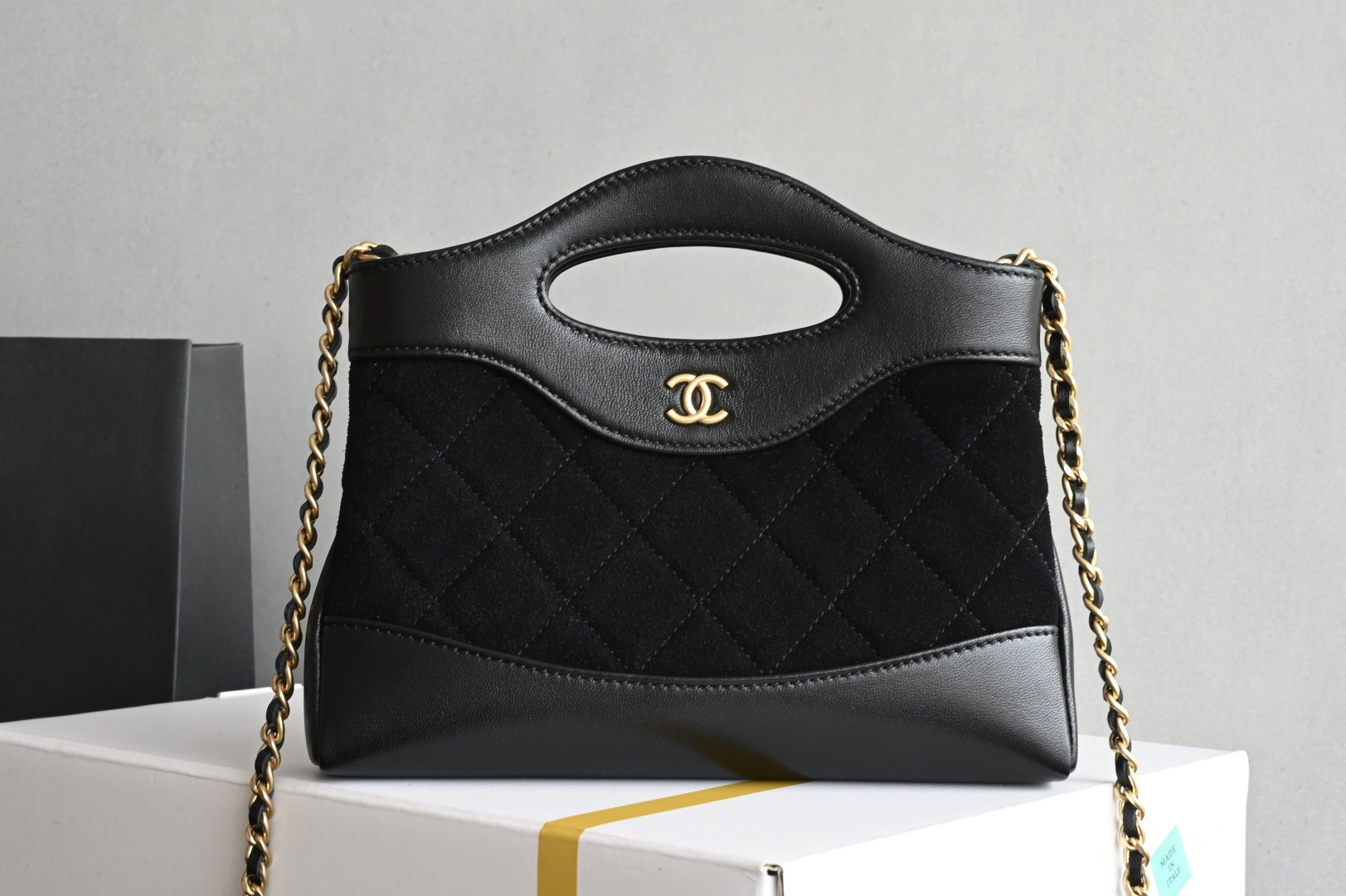 白金版▪️正品级 包装如图全新到货🆕𝗖𝗵𝗮𝗻𝗲𝟭 𝟮𝟱𝗣春夏𝖭𝖺𝗇𝗈𝟥𝟣𝖡𝖺𝗀麂皮黑色♥专柜售价𝟤𝟨𝟥𝟢