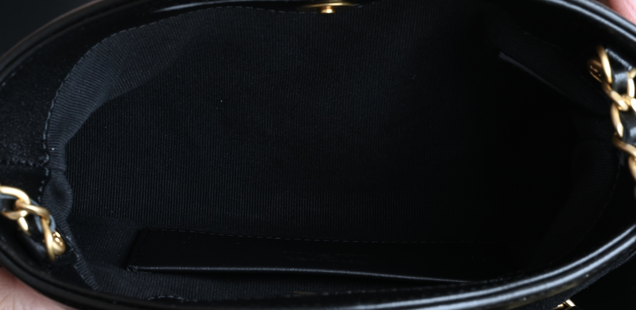 白金版▪️正品级 包装如图全新到货🆕𝗖𝗵𝗮𝗻𝗲𝟭 𝟮𝟱𝗣春夏𝖭𝖺𝗇𝗈𝟥𝟣𝖡𝖺𝗀麂皮黑色♥专柜售价𝟤𝟨𝟥𝟢