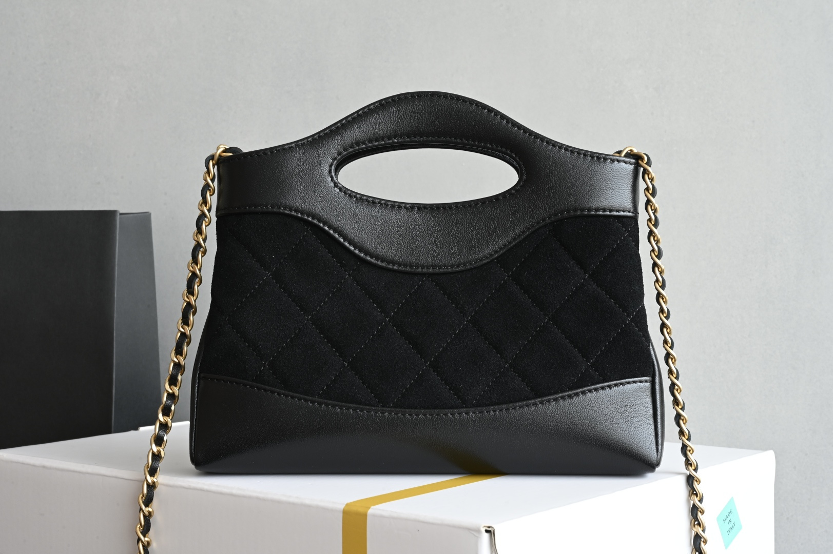 白金版▪️正品级 包装如图全新到货🆕𝗖𝗵𝗮𝗻𝗲𝟭 𝟮𝟱𝗣春夏𝖭𝖺𝗇𝗈𝟥𝟣𝖡𝖺𝗀麂皮黑色♥专柜售价𝟤𝟨𝟥𝟢