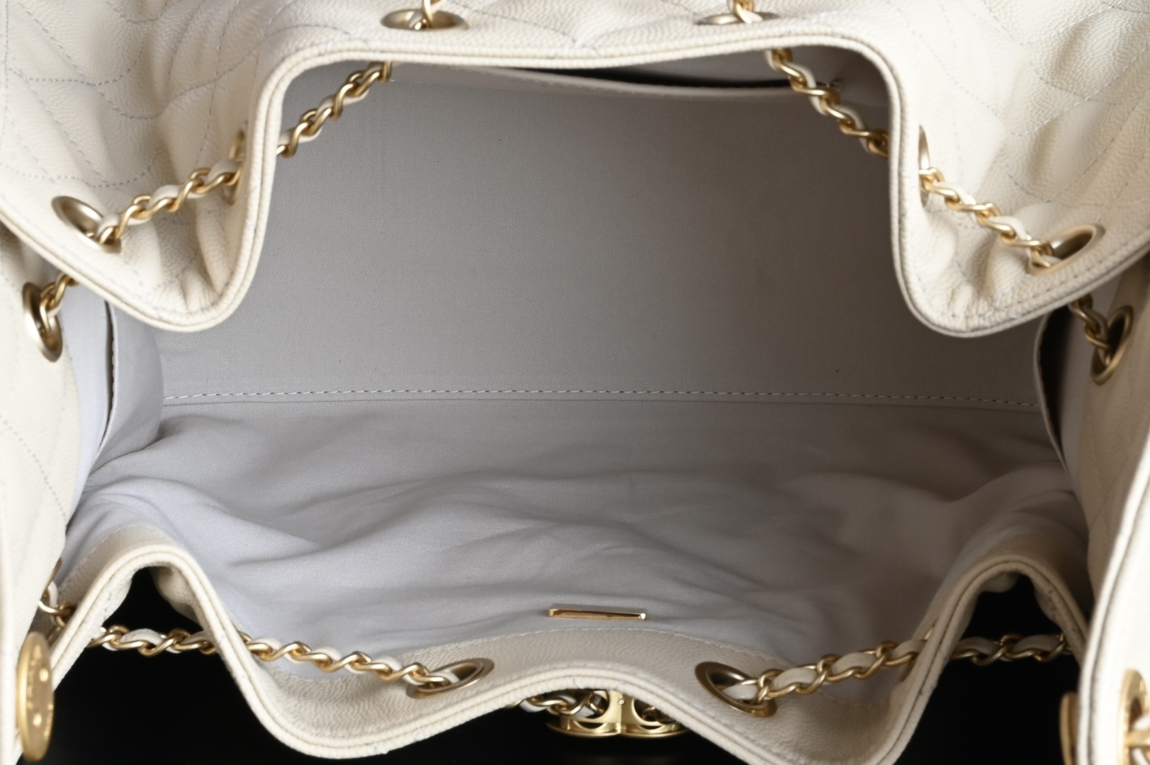 🌼白金版▪️正品级 包装如图全新到货🆕𝗖𝗵𝗮𝗻𝗲𝟭 𝟮𝟱𝗰早春嬉皮购物包小号 奶茶专柜售价𝟦𝟩𝟪𝟢𝟢𝗋𝗆