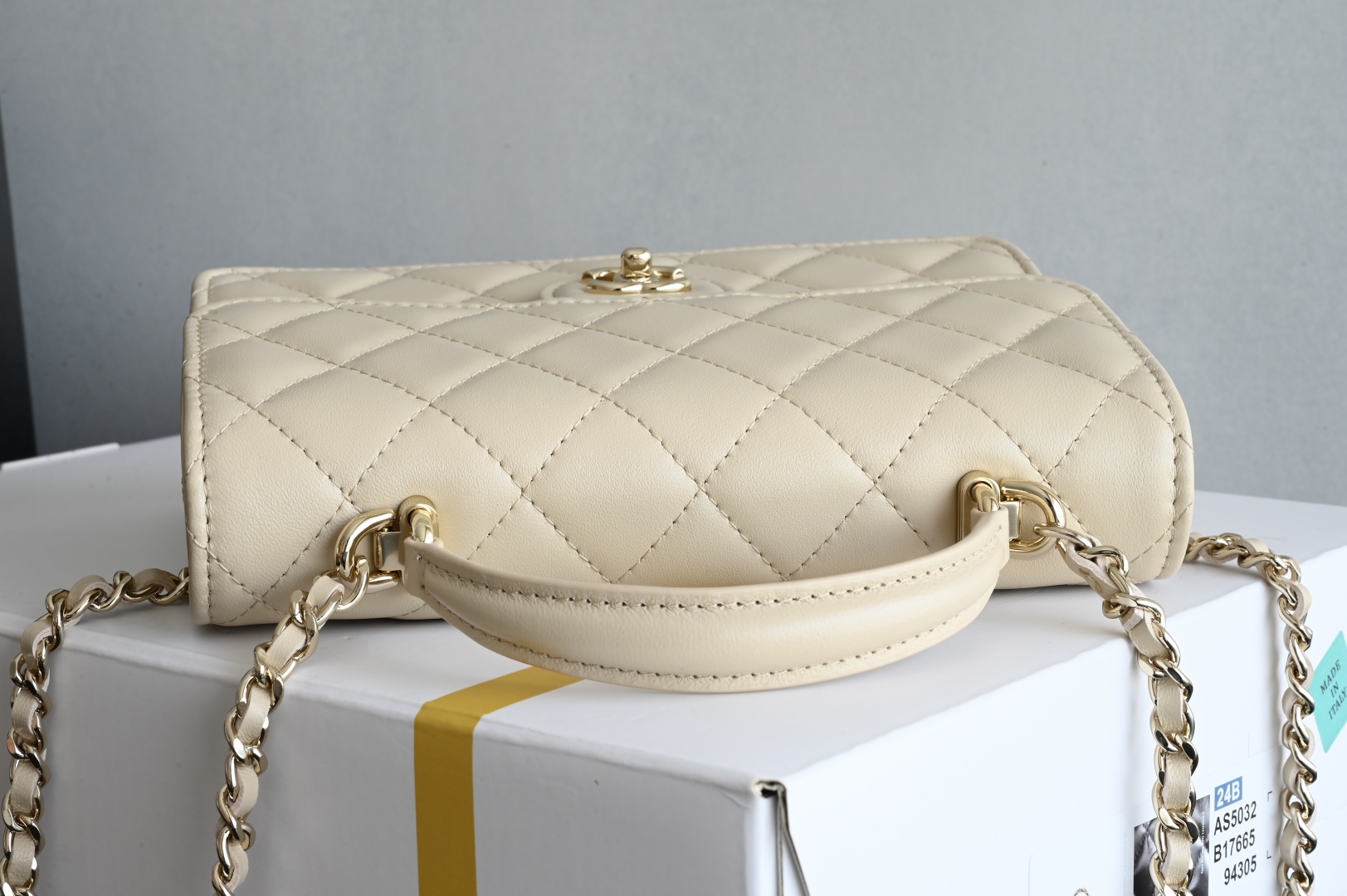 Chanel 125P Quilted Chain Backpack - Mini Convertible Shoulder Bag 5 cmp i1744611248181 1049 0 4