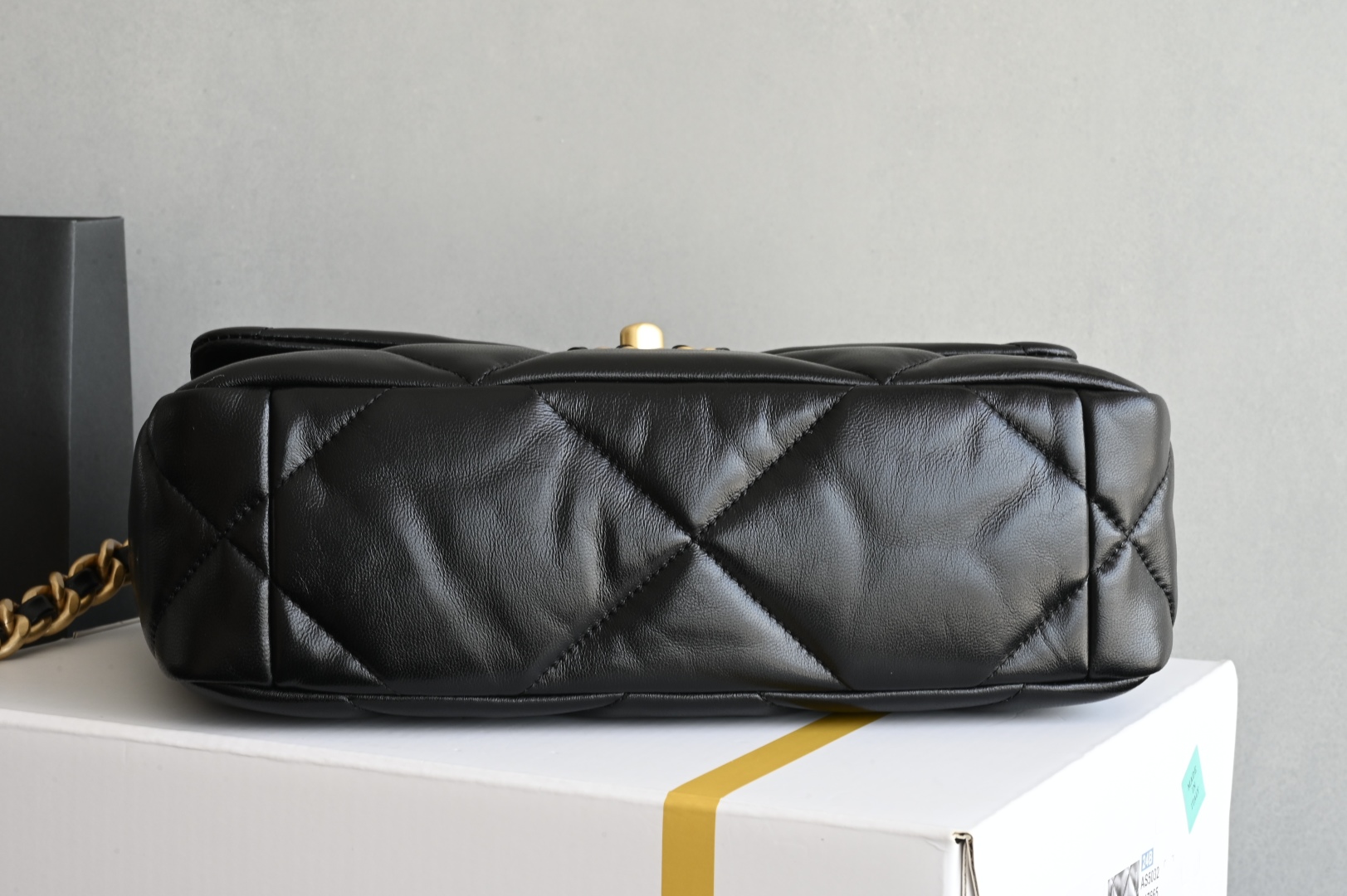 白金版▪️正品级 包装如图全新升级版到货‼️𝐂𝐡𝐚𝐧𝐞𝐥 𝟏𝟗𝙗𝙖𝙜 小号最新推出𝟷𝟿包 黑色专柜售价𝟺
