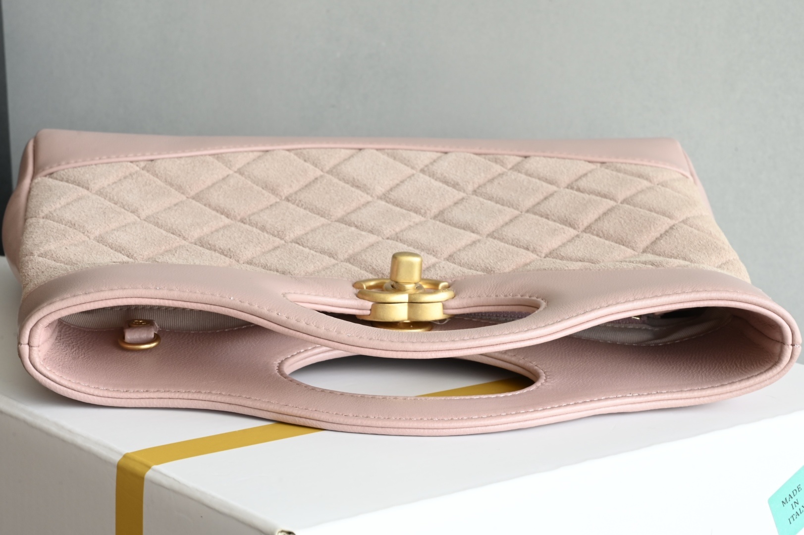 白金版▪️正品级 包装如图全新到货‼️𝗖𝗵𝗮𝗻𝗲𝟭 𝟮𝟓𝐏 全新版本𝟥𝟣𝖡𝖺𝗀 𝖬𝗂𝗇𝗂麂皮粉色 链条可