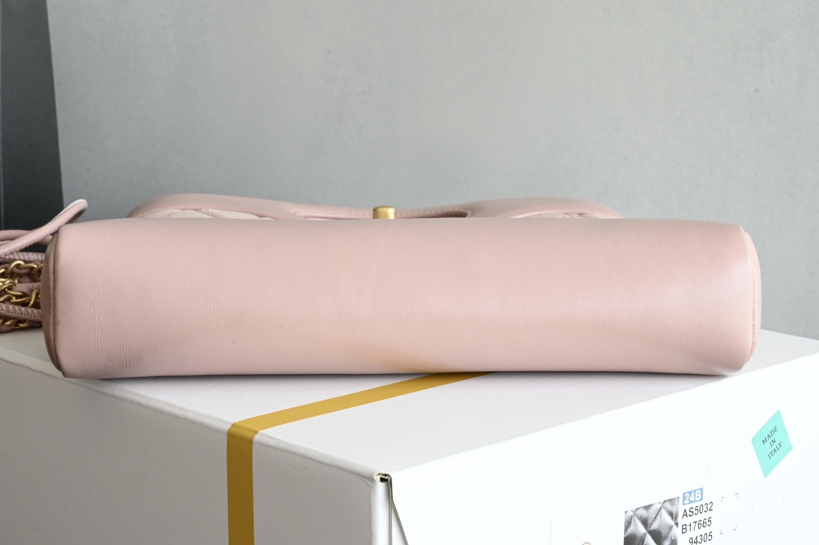 白金版▪️正品级 包装如图全新到货‼️𝗖𝗵𝗮𝗻𝗲𝟭 𝟮𝟓𝐏 全新版本𝟥𝟣𝖡𝖺𝗀 𝖬𝗂𝗇𝗂麂皮粉色 链条可