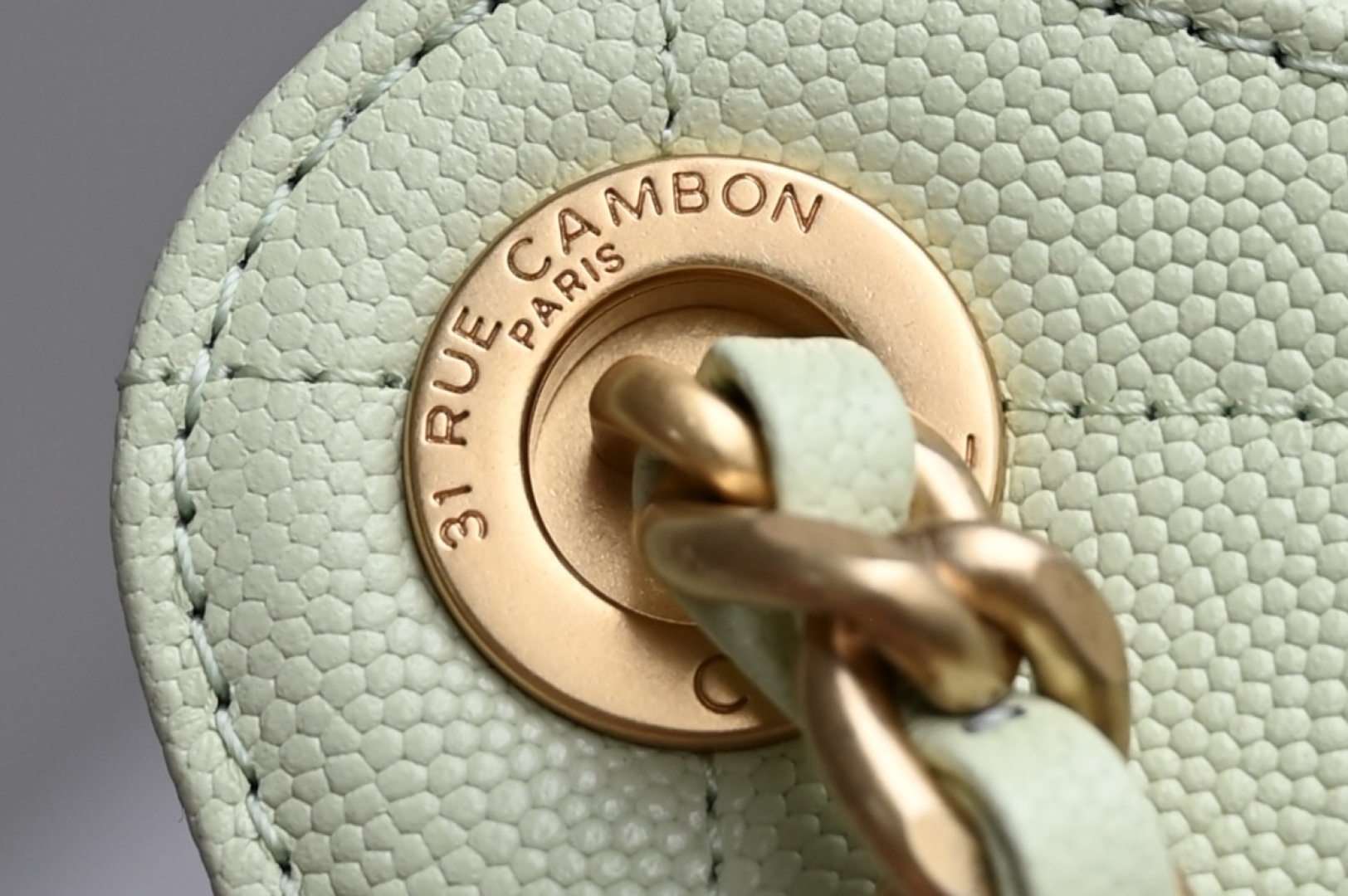 白金版▪️正品级 包装如图全新到货🆕𝗖𝗵𝗮𝗻𝗲𝟭 𝟮𝟓𝐒𝟐𝟓𝐁𝐚𝐠嬉皮购物包小号 苹果绿专柜售价𝟦𝟩𝟪𝟢