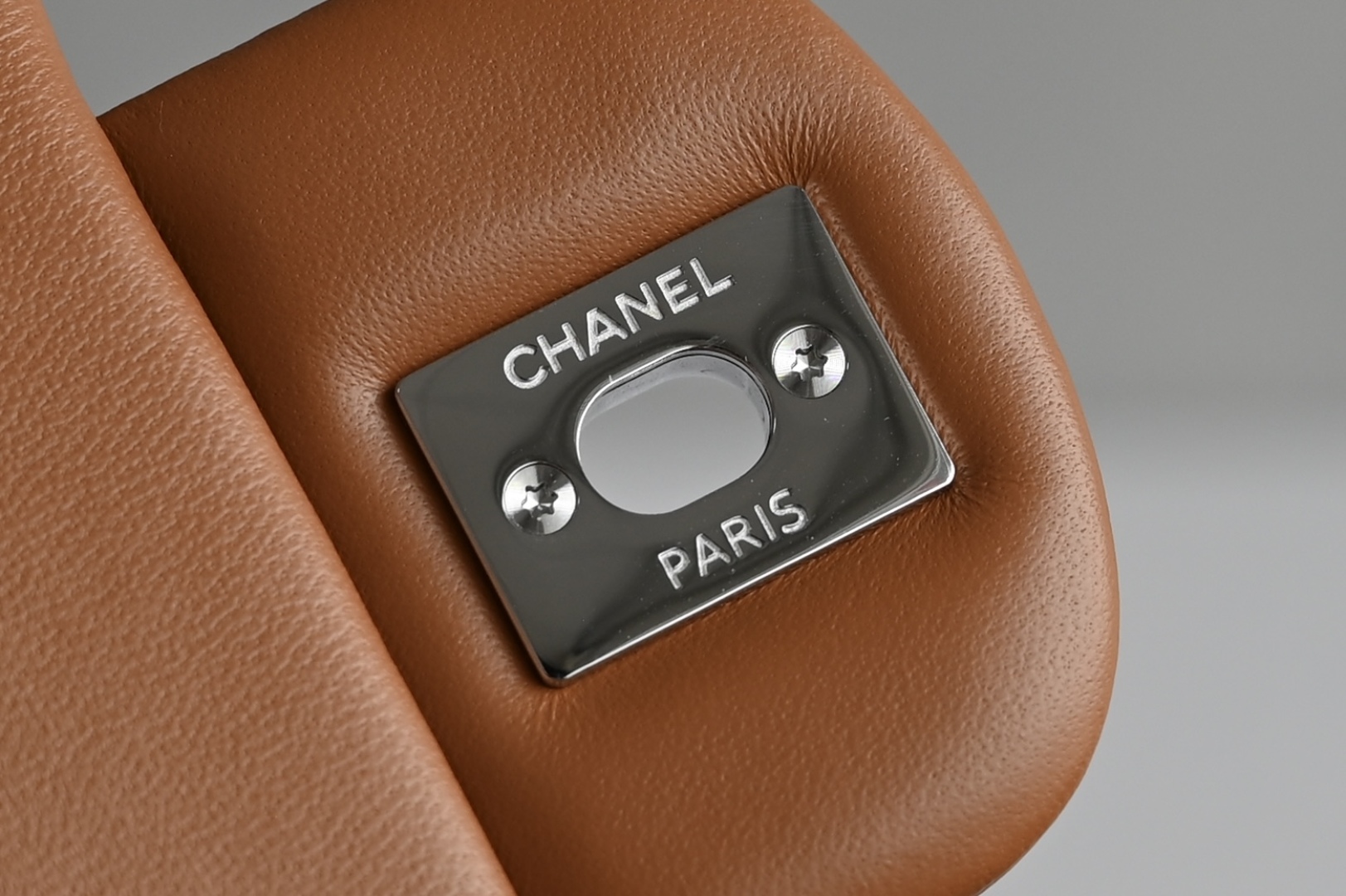 白金版▪️正品级 包装如图全新发售‼️全新版𝙲𝙵系列专柜售价𝟾𝟺𝟸𝟻𝟶购入开发➠𝙲𝚕𝚊𝚜𝚜𝚒𝚌 𝙵𝚕𝚊𝚙