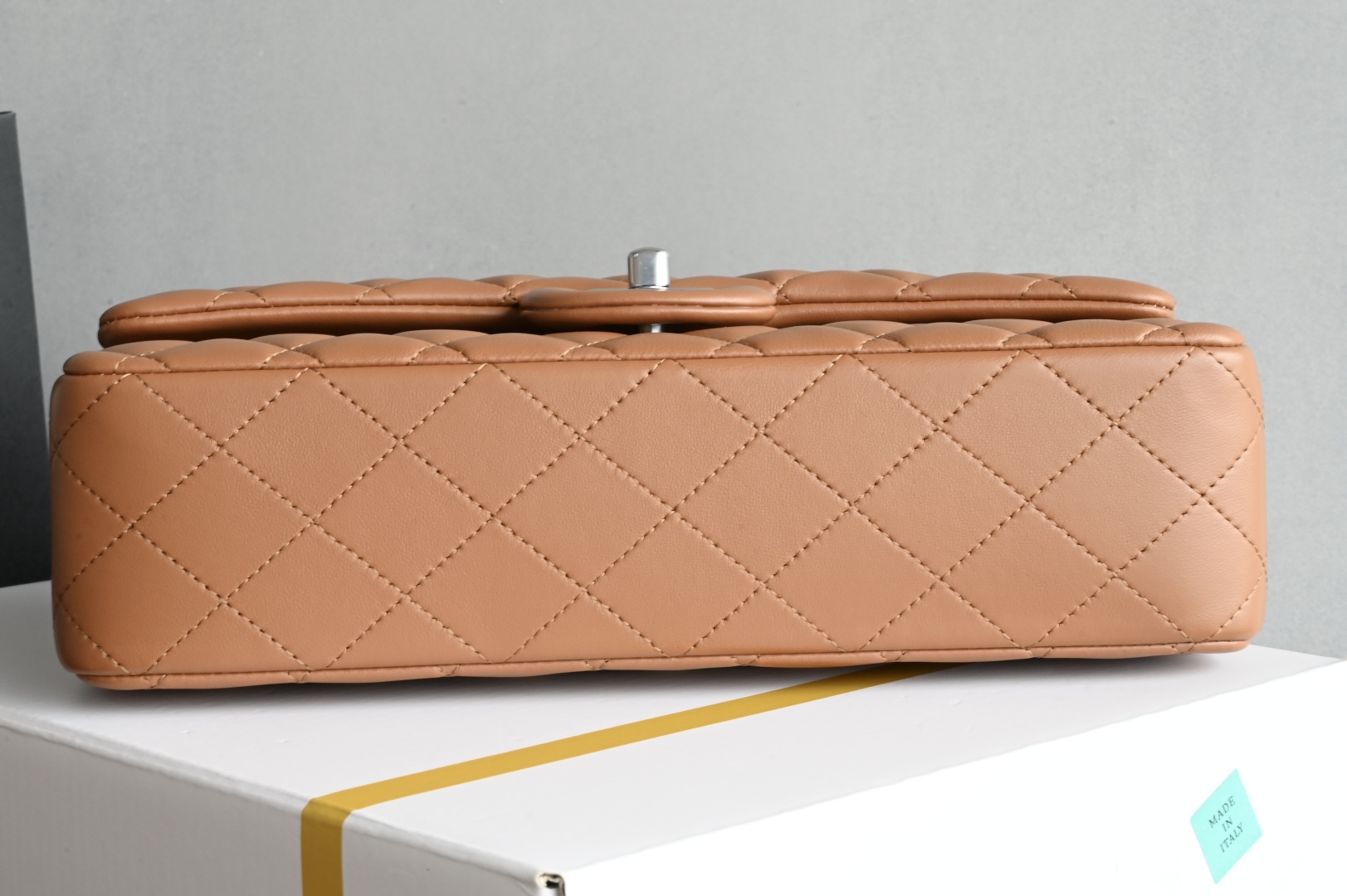 白金版▪️正品级 包装如图全新发售‼️全新版𝙲𝙵系列专柜售价𝟾𝟺𝟸𝟻𝟶购入开发➠𝙲𝚕𝚊𝚜𝚜𝚒𝚌 𝙵𝚕𝚊𝚙