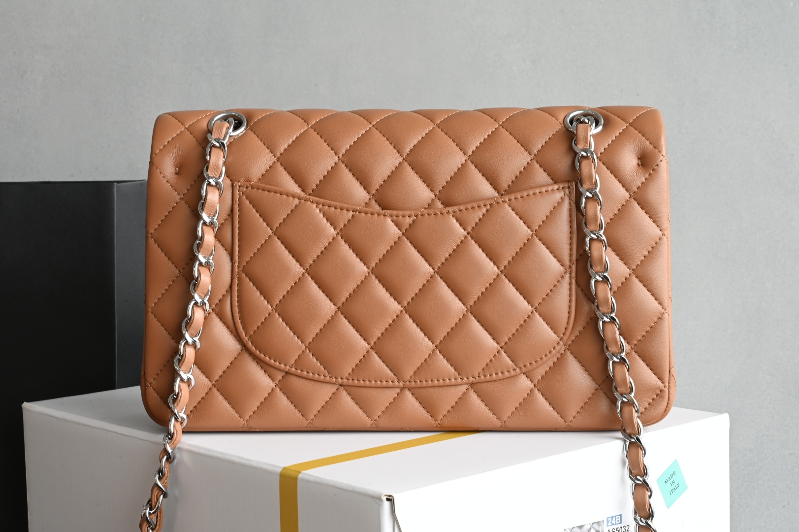 白金版▪️正品级 包装如图全新发售‼️全新版𝙲𝙵系列专柜售价𝟾𝟺𝟸𝟻𝟶购入开发➠𝙲𝚕𝚊𝚜𝚜𝚒𝚌 𝙵𝚕𝚊𝚙