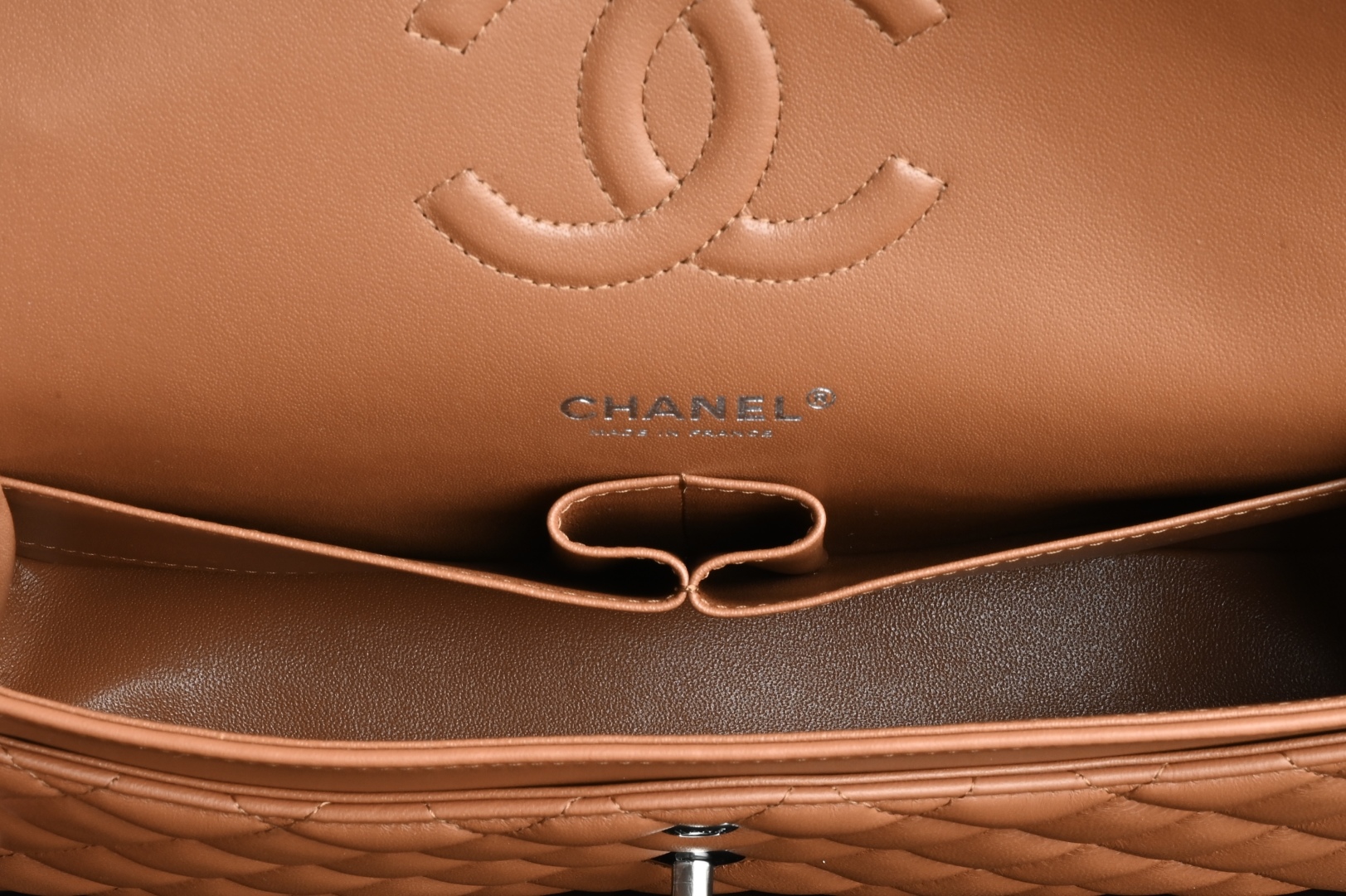 白金版▪️正品级 包装如图全新发售‼️全新版𝙲𝙵系列专柜售价𝟾𝟺𝟸𝟻𝟶购入开发➠𝙲𝚕𝚊𝚜𝚜𝚒𝚌 𝙵𝚕𝚊𝚙