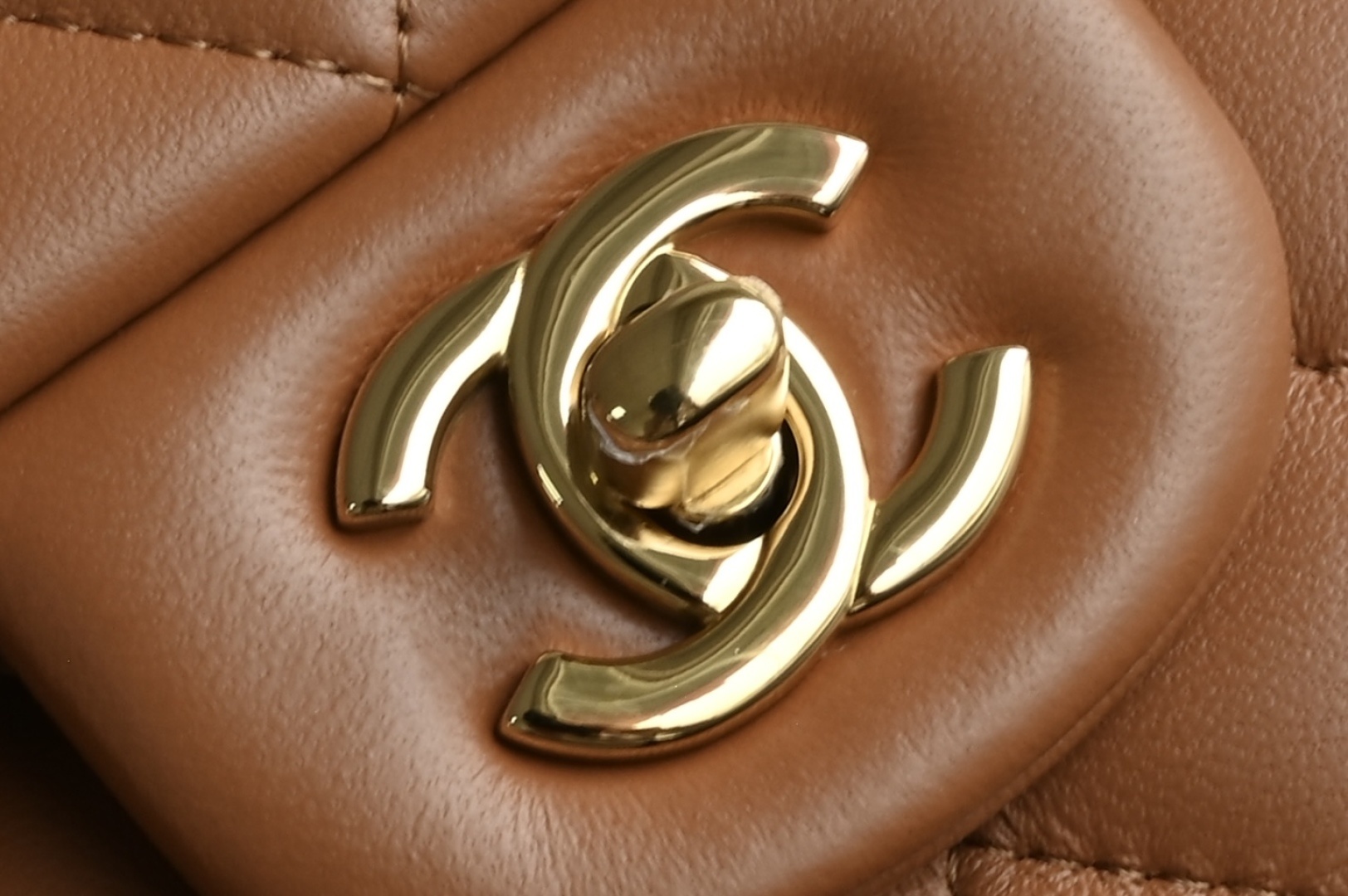 白金版▪️正品级 包装如图全新发售‼️全新版𝙲𝙵系列专柜售价𝟾𝟺𝟸𝟻𝟶购入开发➠𝙲𝚕𝚊𝚜𝚜𝚒𝚌 𝙵𝚕𝚊𝚙