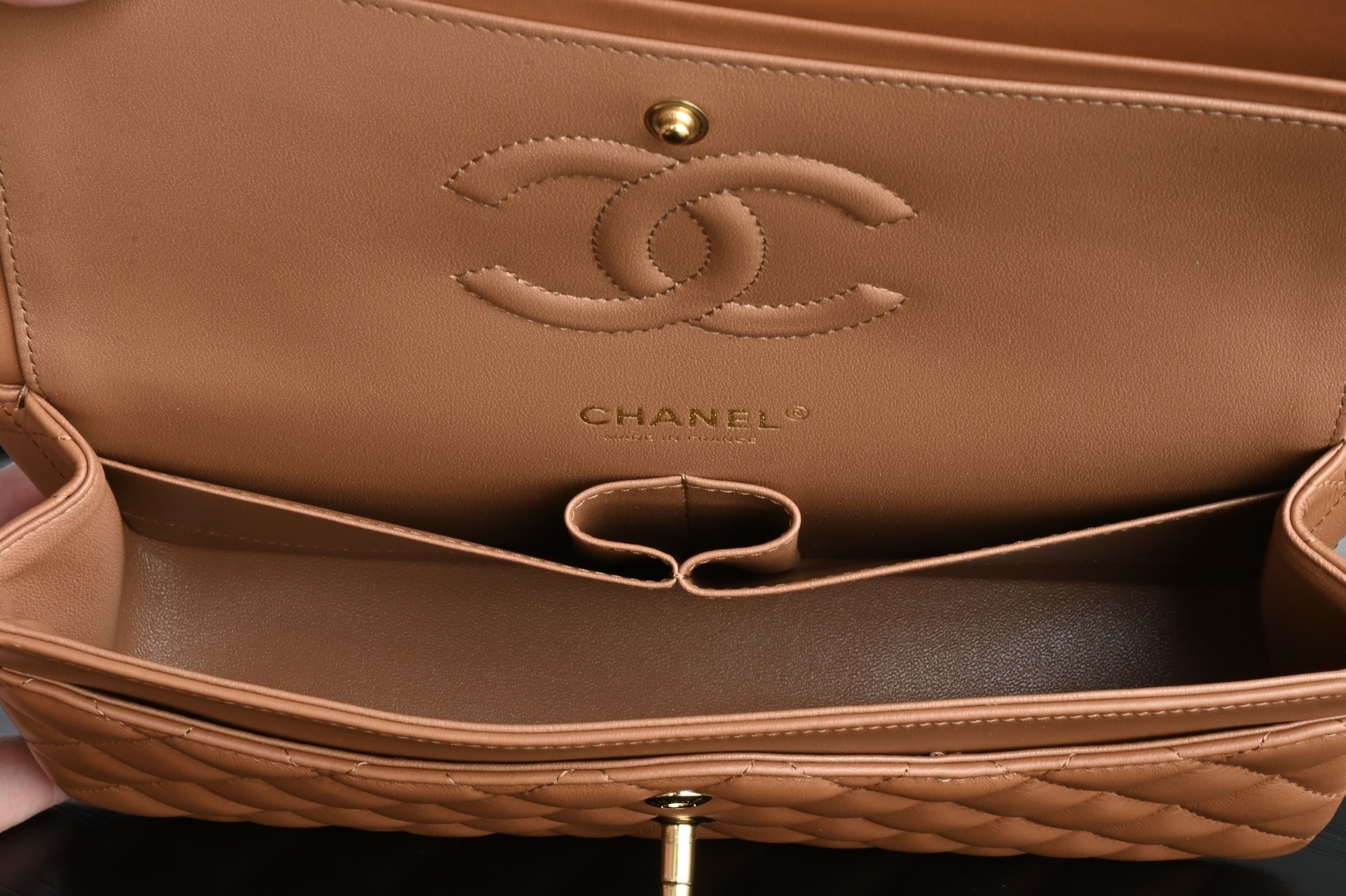 白金版▪️正品级 包装如图全新发售‼️全新版𝙲𝙵系列专柜售价𝟾𝟺𝟸𝟻𝟶购入开发➠𝙲𝚕𝚊𝚜𝚜𝚒𝚌 𝙵𝚕𝚊𝚙