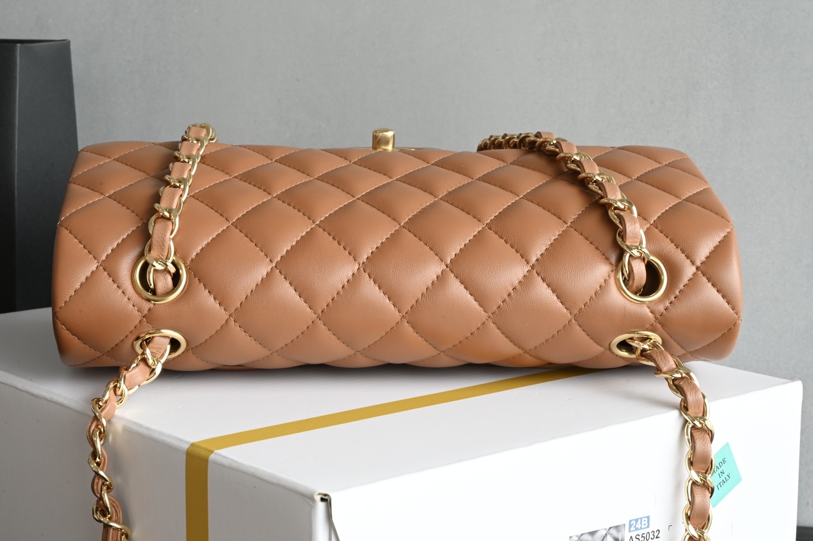 白金版▪️正品级 包装如图全新发售‼️全新版𝙲𝙵系列专柜售价𝟾𝟺𝟸𝟻𝟶购入开发➠𝙲𝚕𝚊𝚜𝚜𝚒𝚌 𝙵𝚕𝚊𝚙