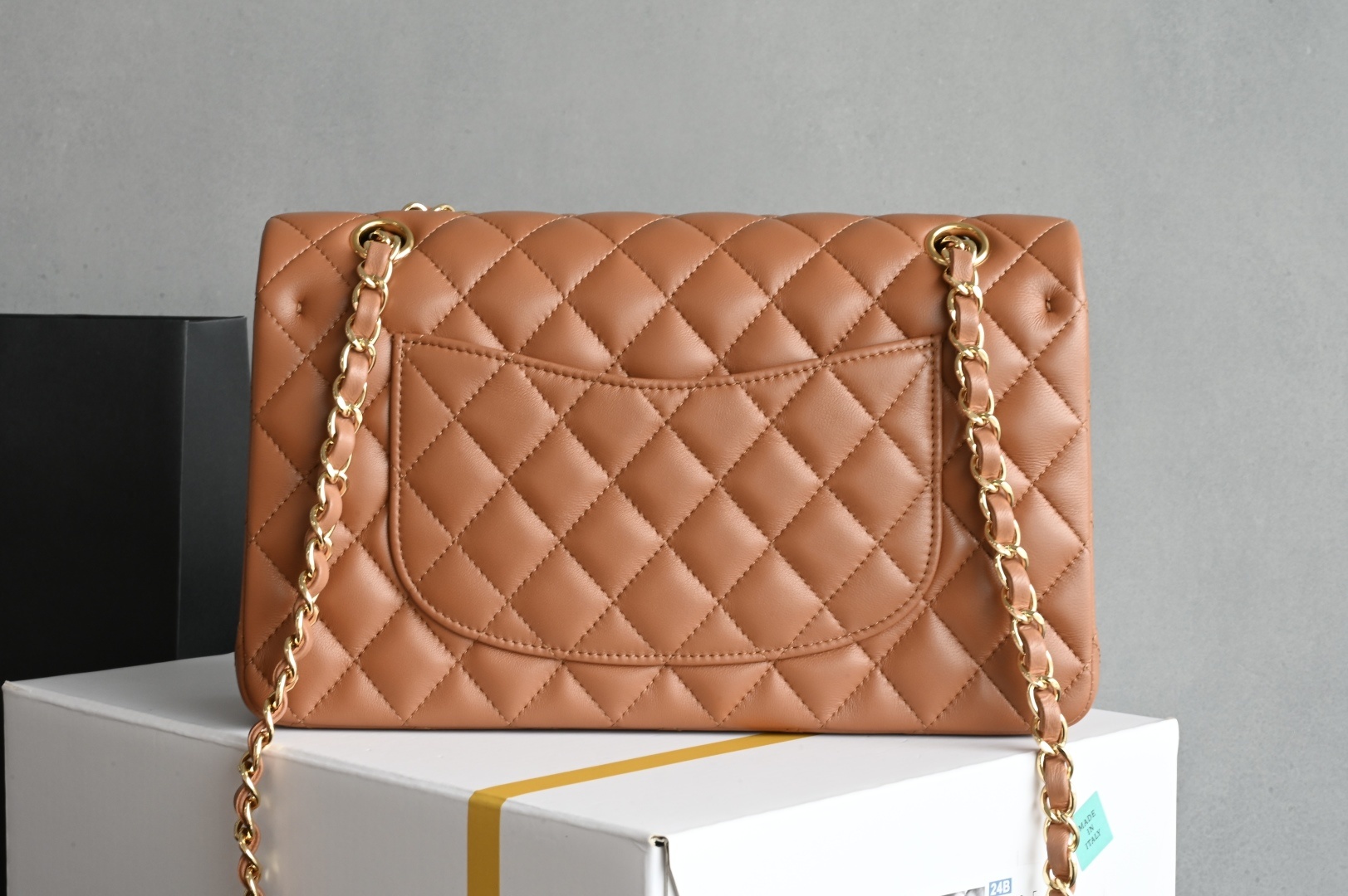 白金版▪️正品级 包装如图全新发售‼️全新版𝙲𝙵系列专柜售价𝟾𝟺𝟸𝟻𝟶购入开发➠𝙲𝚕𝚊𝚜𝚜𝚒𝚌 𝙵𝚕𝚊𝚙