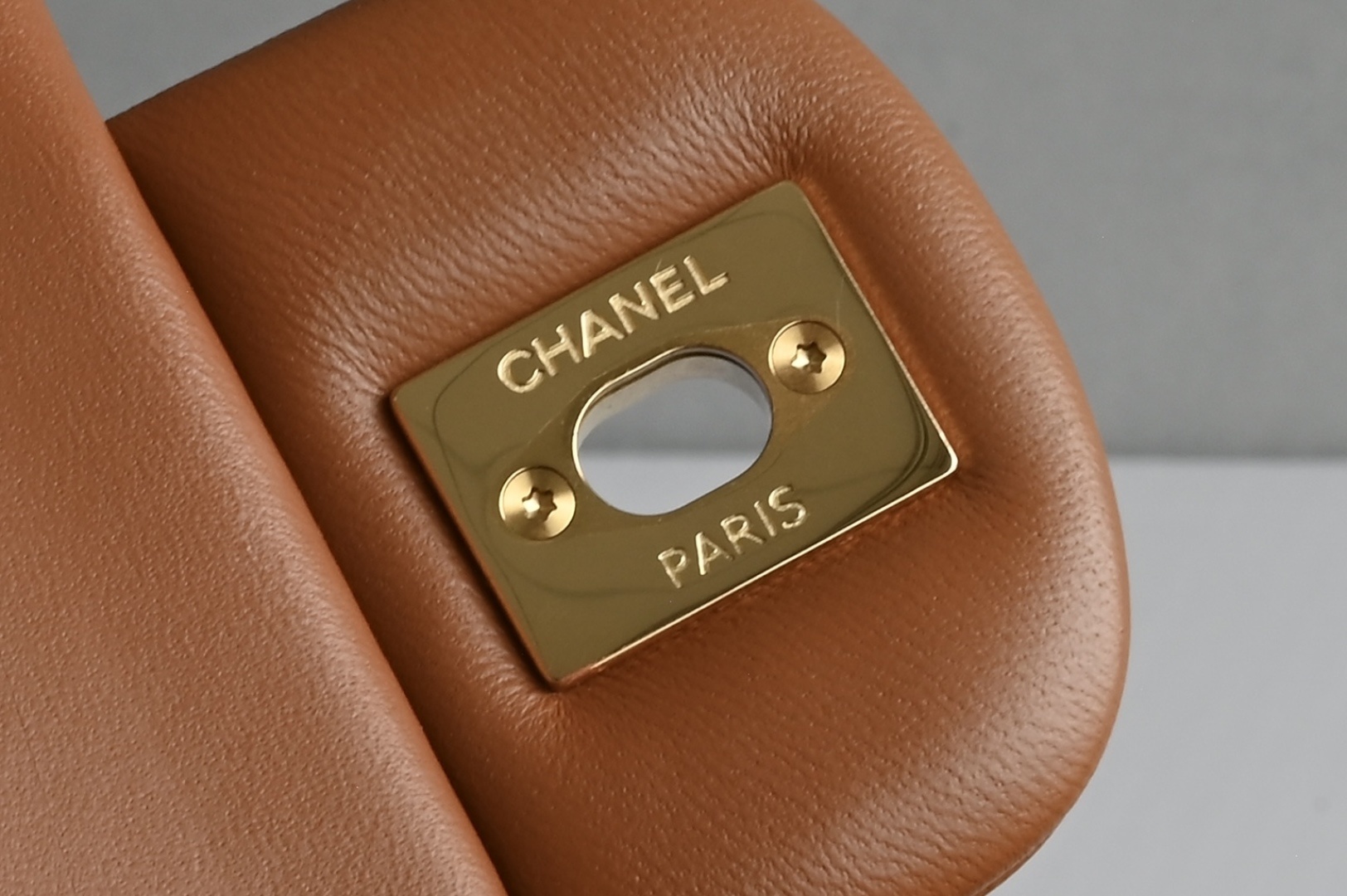 白金版▪️正品级 包装如图全新发售‼️全新版𝙲𝙵系列专柜售价𝟾𝟺𝟸𝟻𝟶购入开发➠𝙲𝚕𝚊𝚜𝚜𝚒𝚌 𝙵𝚕𝚊𝚙