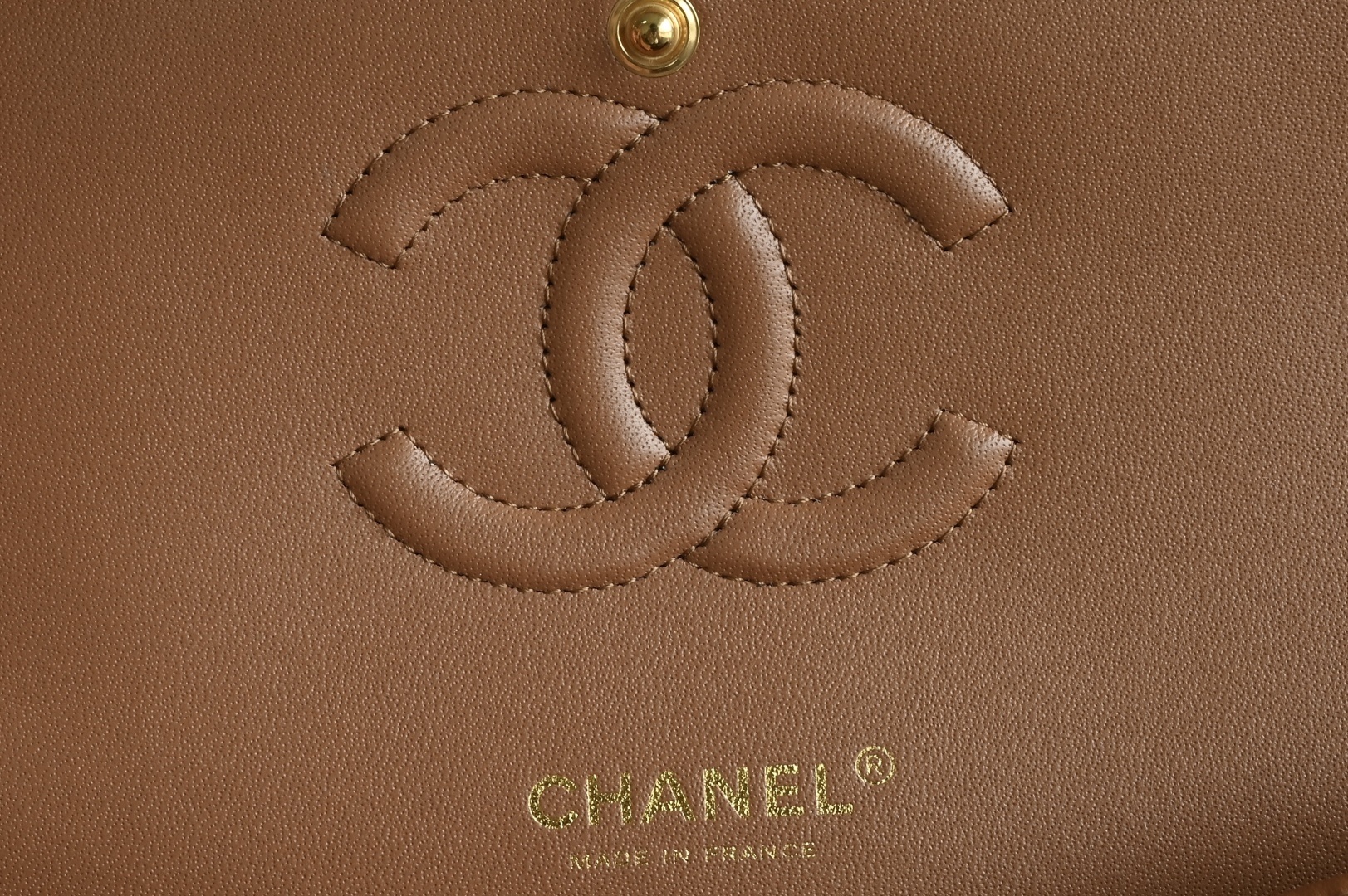 白金版▪️正品级 包装如图全新发售‼️全新版𝙲𝙵系列专柜售价𝟾𝟺𝟸𝟻𝟶购入开发➠𝙲𝚕𝚊𝚜𝚜𝚒𝚌 𝙵𝚕𝚊𝚙