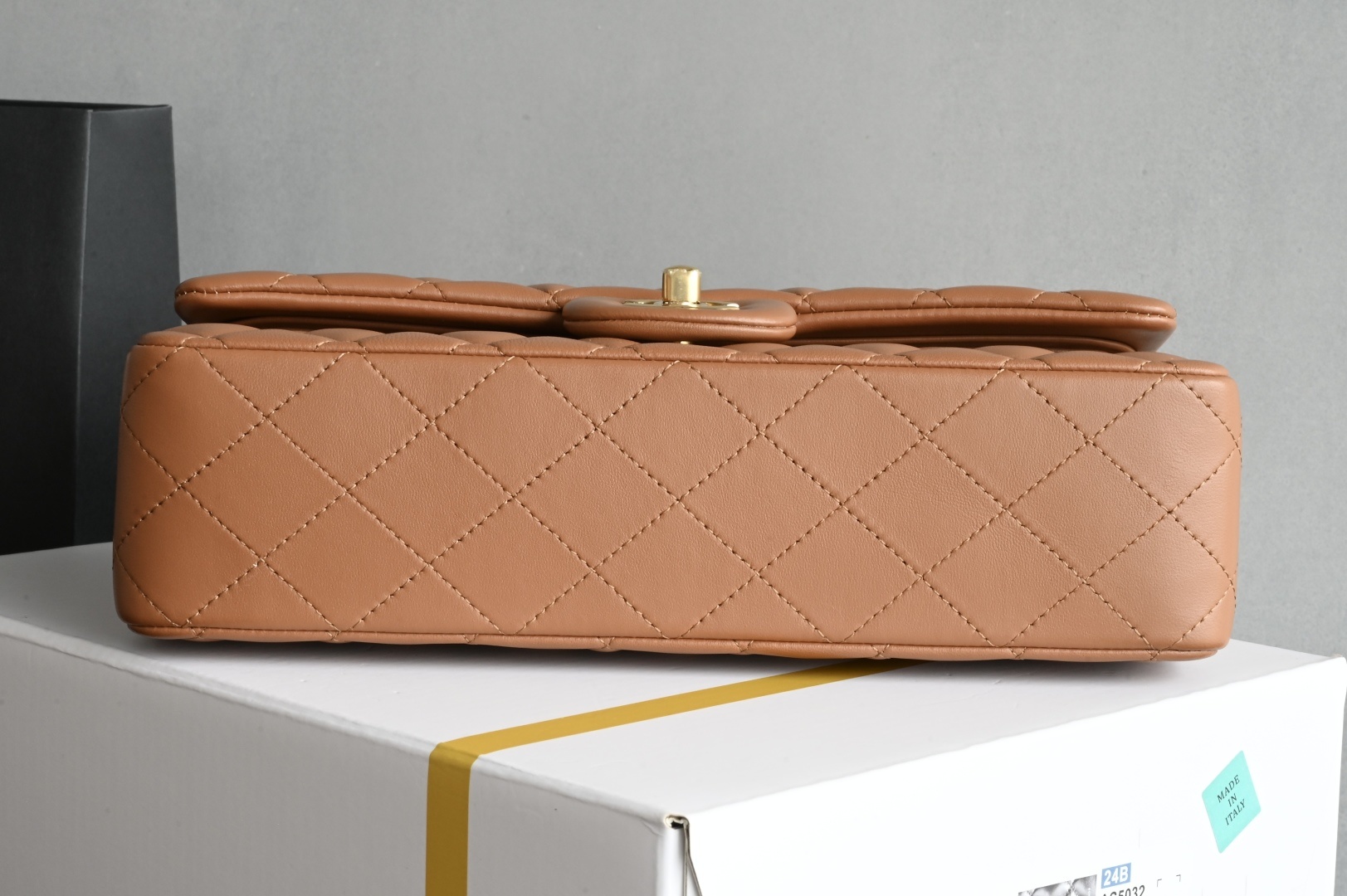 白金版▪️正品级 包装如图全新发售‼️全新版𝙲𝙵系列专柜售价𝟾𝟺𝟸𝟻𝟶购入开发➠𝙲𝚕𝚊𝚜𝚜𝚒𝚌 𝙵𝚕𝚊𝚙