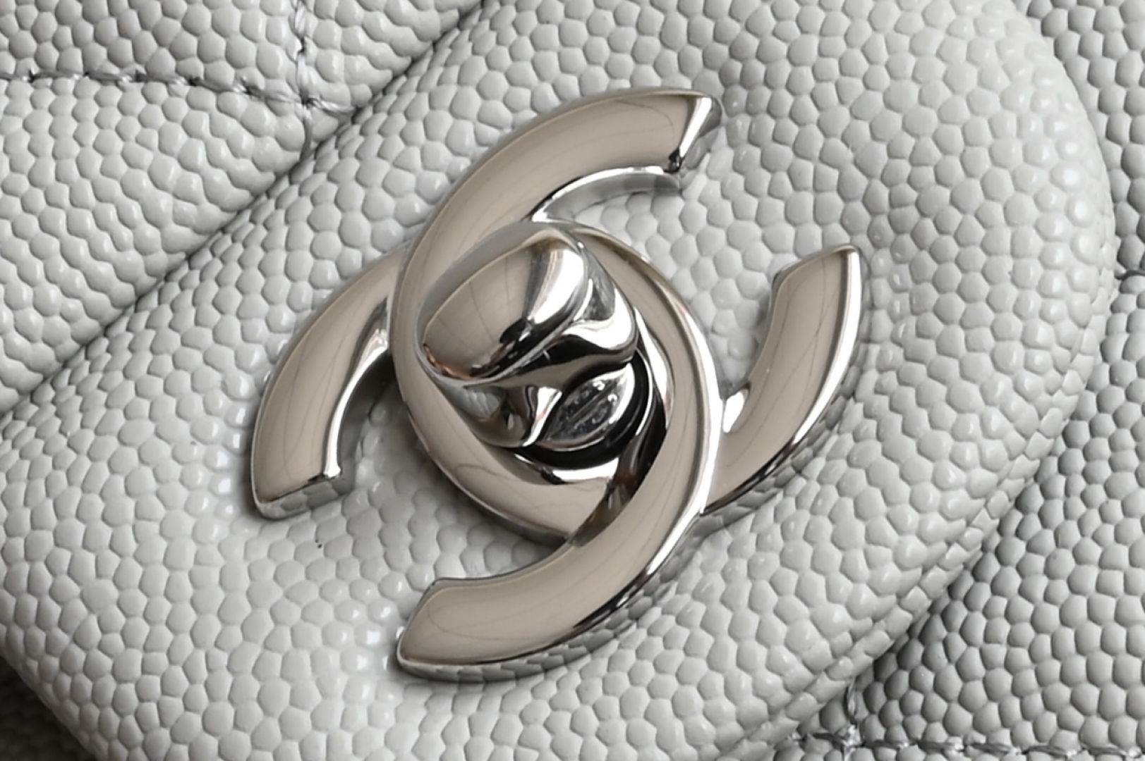 白金版▪️正品级 包装如图𝐂𝐡𝐚𝐧𝐞𝐥 𝐂𝐅 升级版 浅灰银全名Classic Fla0 尺寸: 15.