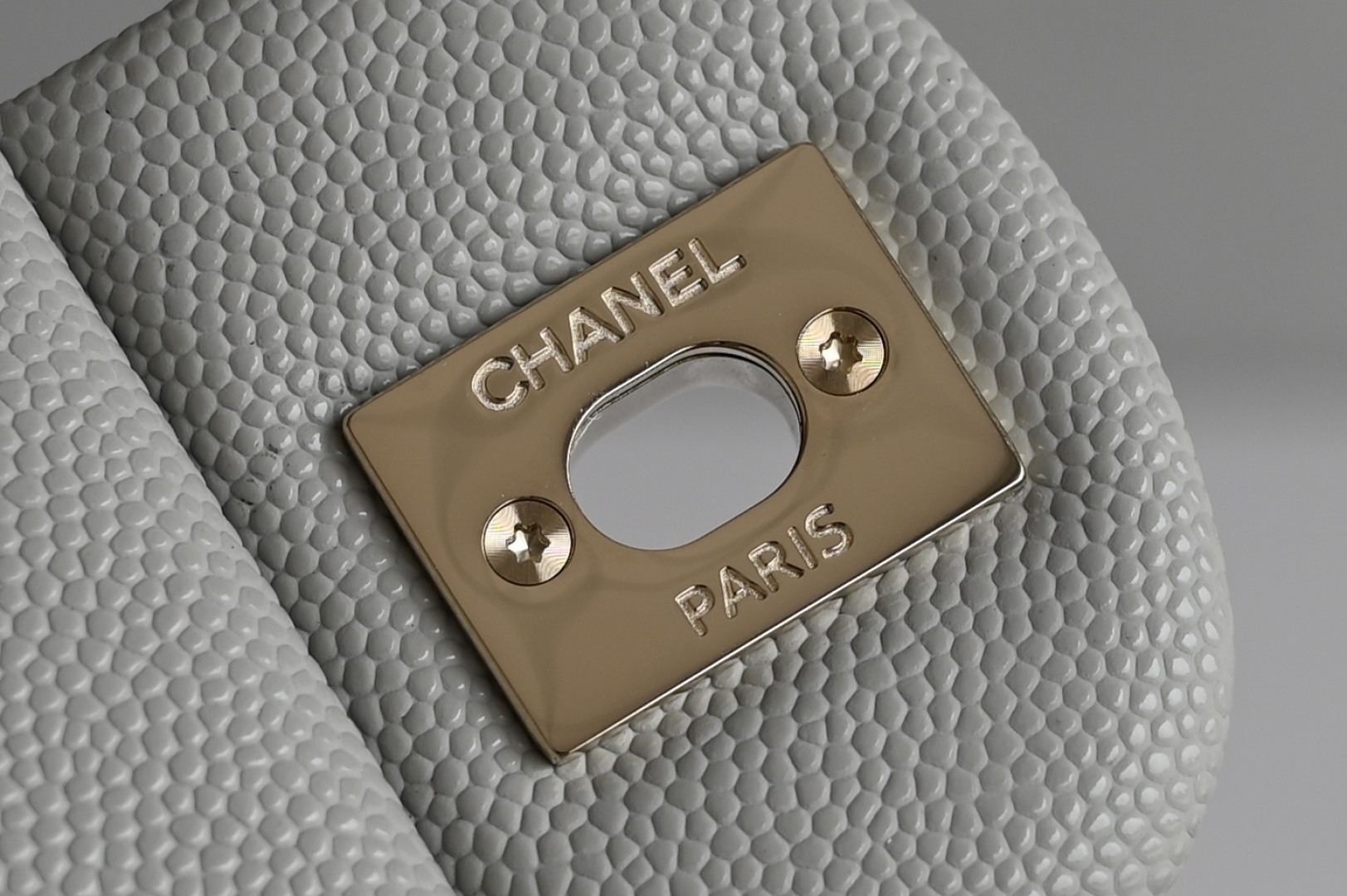 白金版▪️正品级 包装如图𝐂𝐡𝐚𝐧𝐞𝐥 𝐂𝐅 升级版 浅灰金全名Classic Fla0 尺寸: 15.